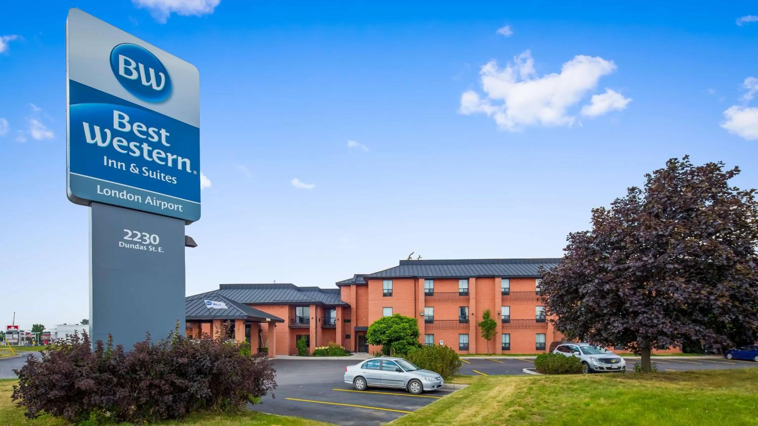 Property building in Best Western London Airport Inn & Suites