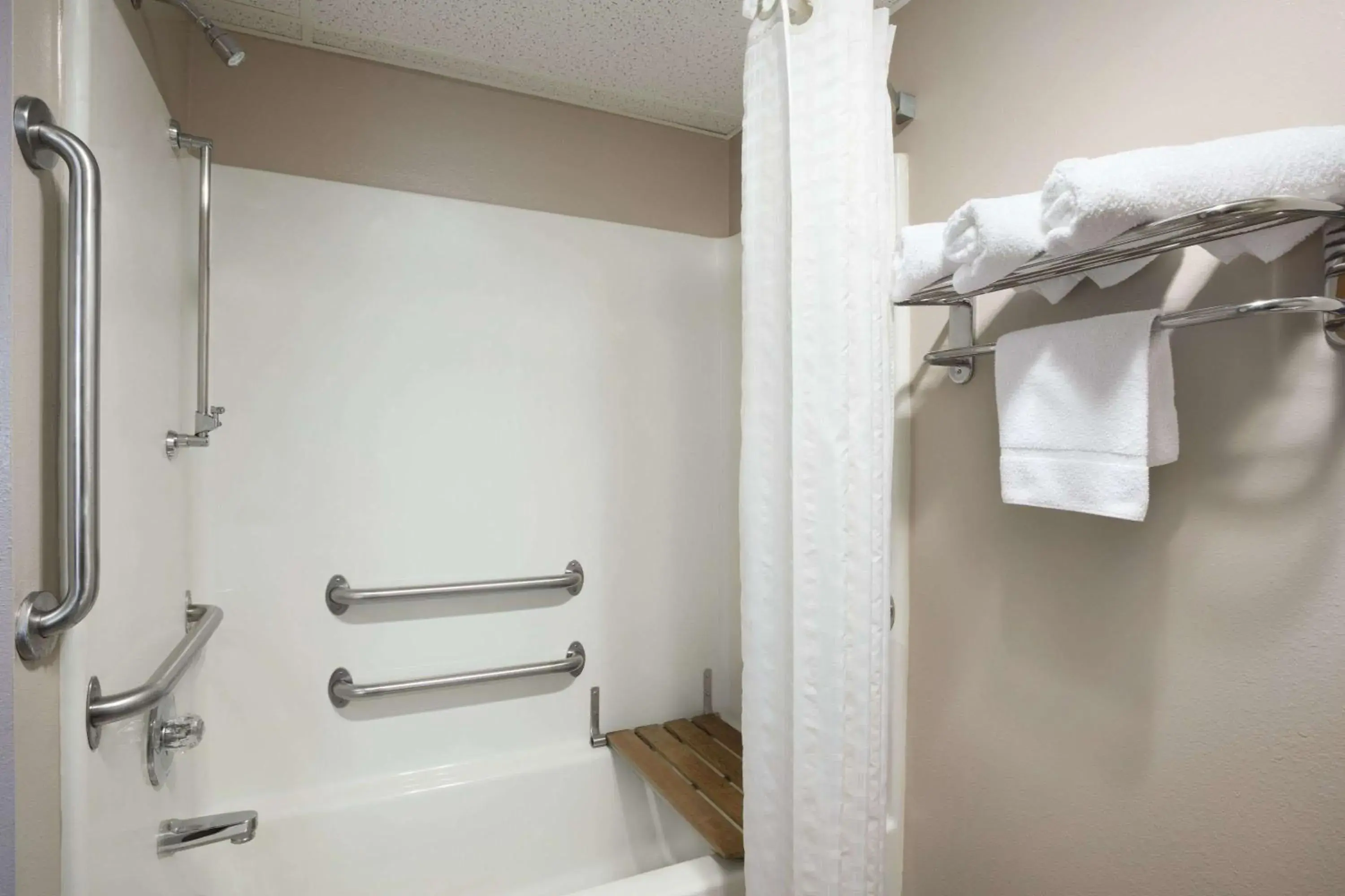 King Room - Disability Access/Non-Smoking in Super 8 by Wyndham Cameron King Room - Disability Access/Non-Smoking in Super 8 by Wyndham Cameron