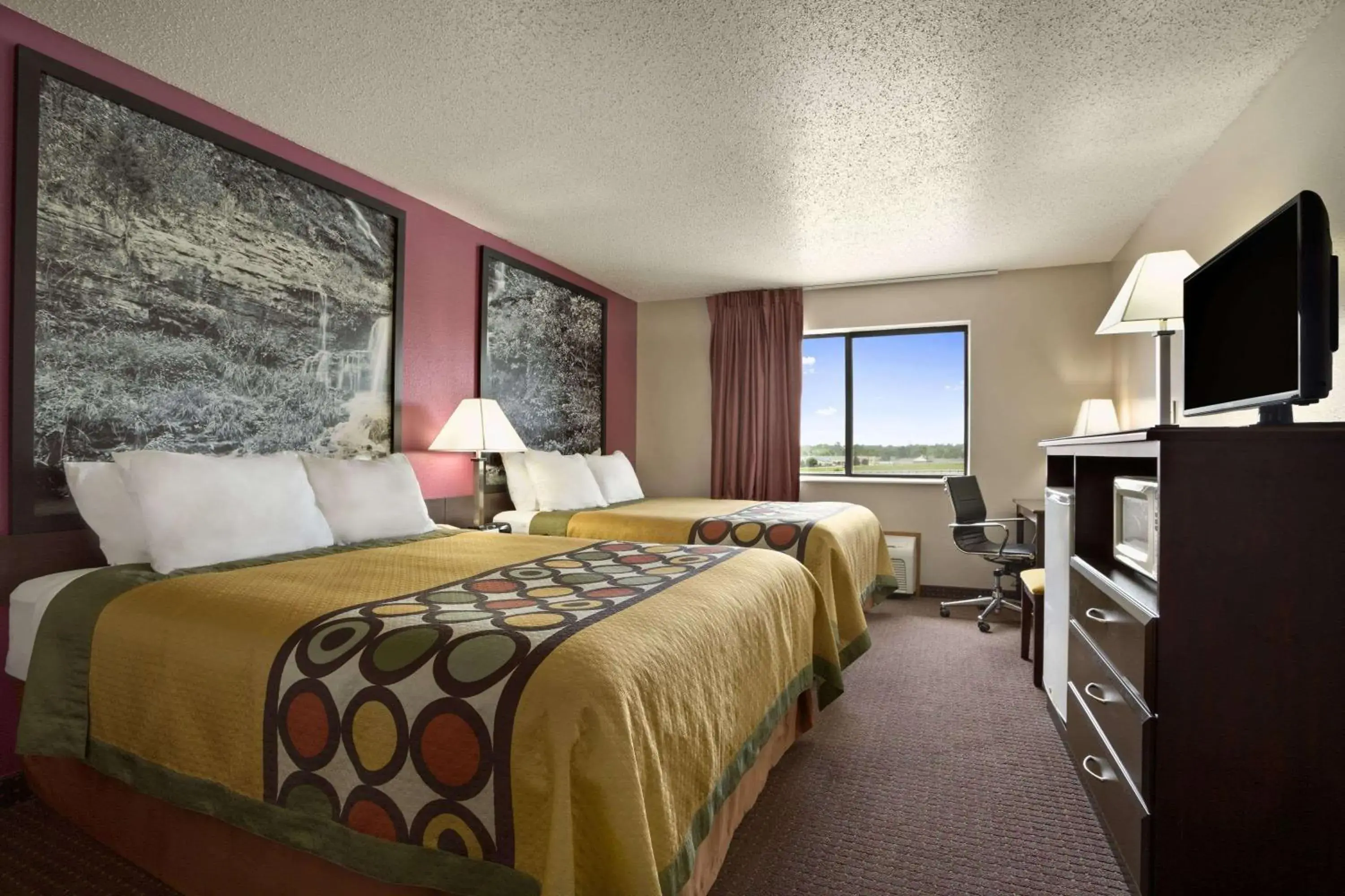 Photo of the whole room, Bed in Super 8 by Wyndham Cameron Photo of the whole room, Bed in Super 8 by Wyndham Cameron