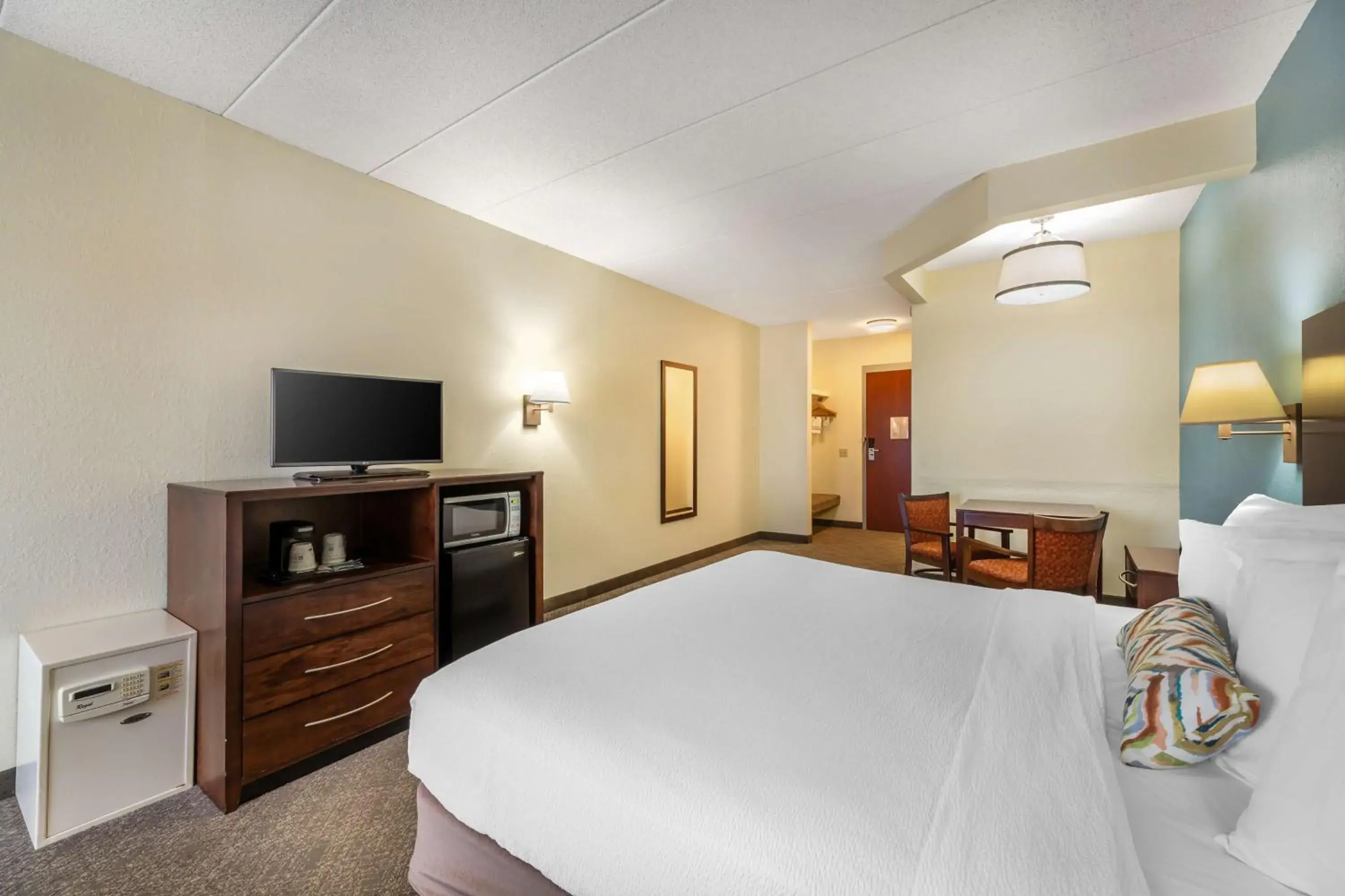 Bedroom, Bed in Best Western Port Clinton Bedroom, Bed in Best Western Port Clinton