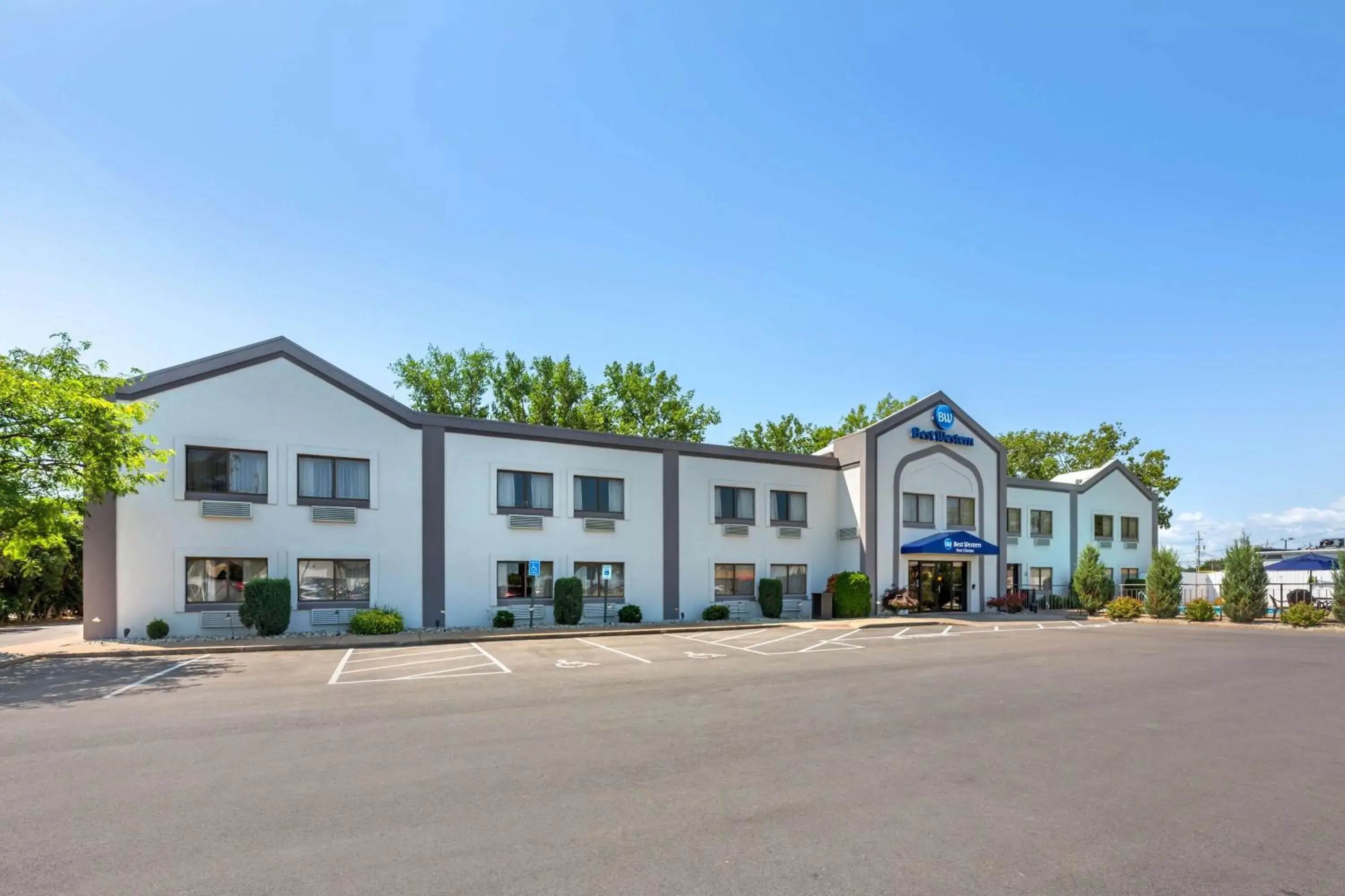 Property building in Best Western Port Clinton Property building in Best Western Port Clinton