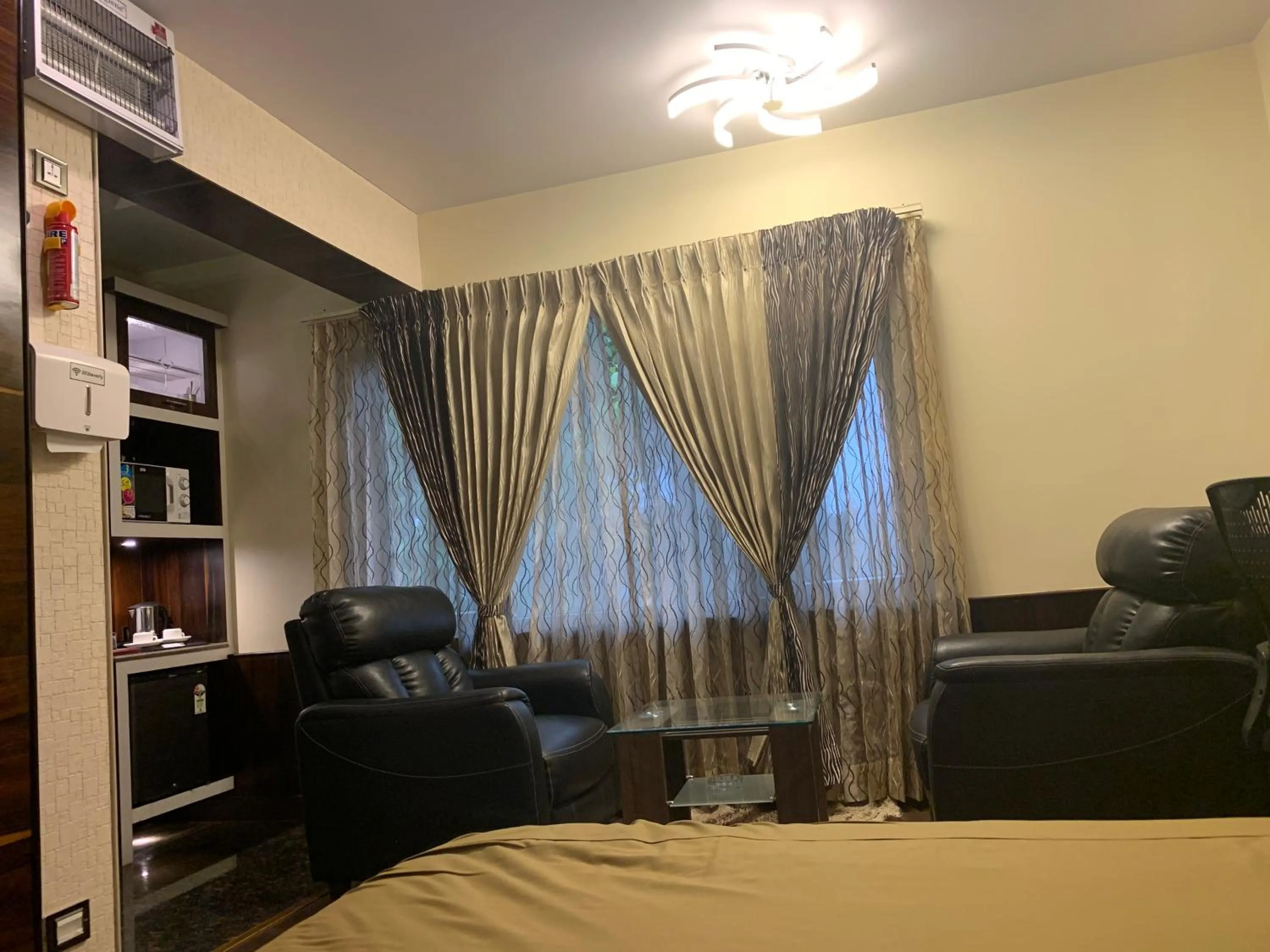 Bed in Beverly villa