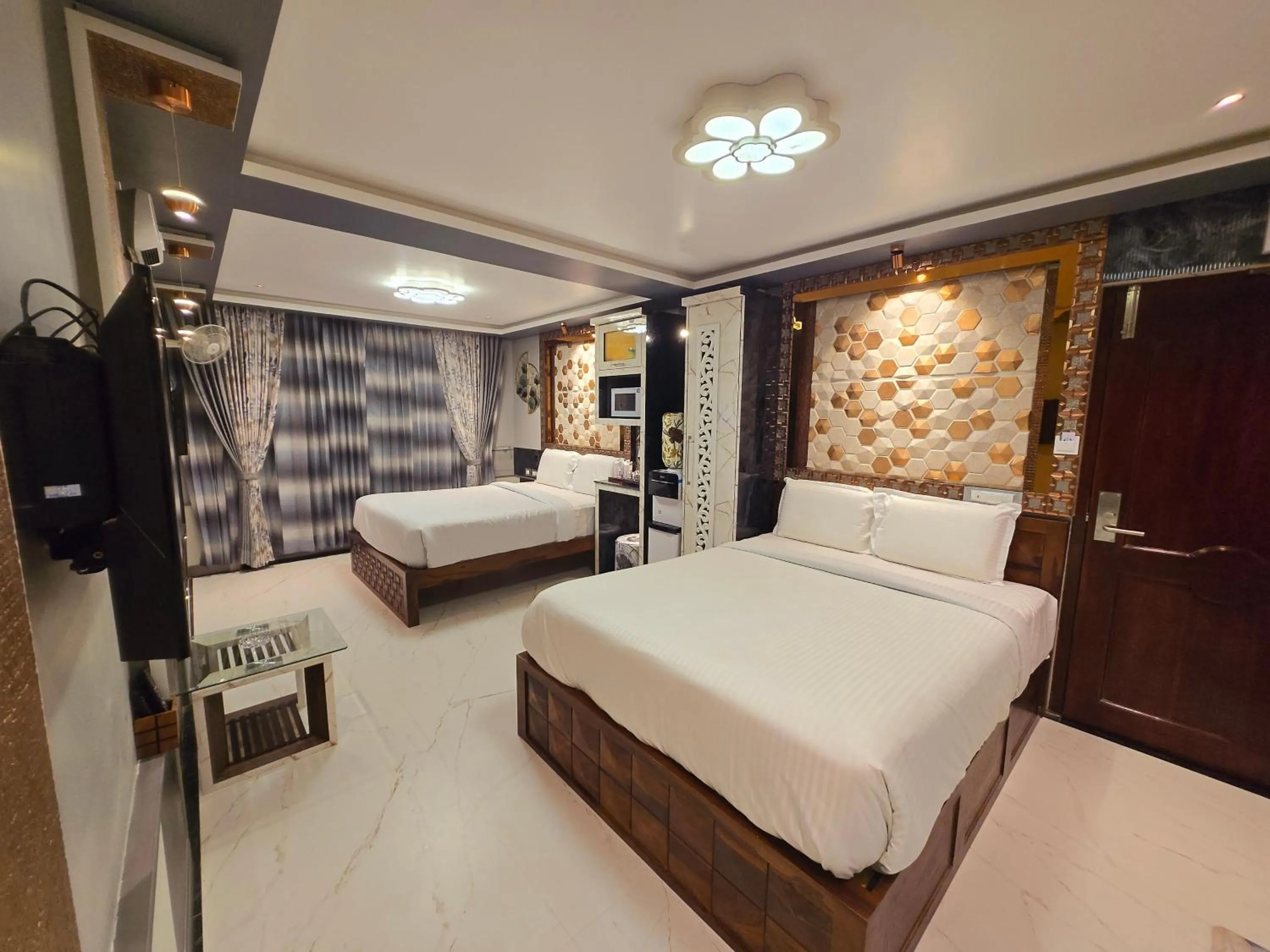 Bed in Beverly villa