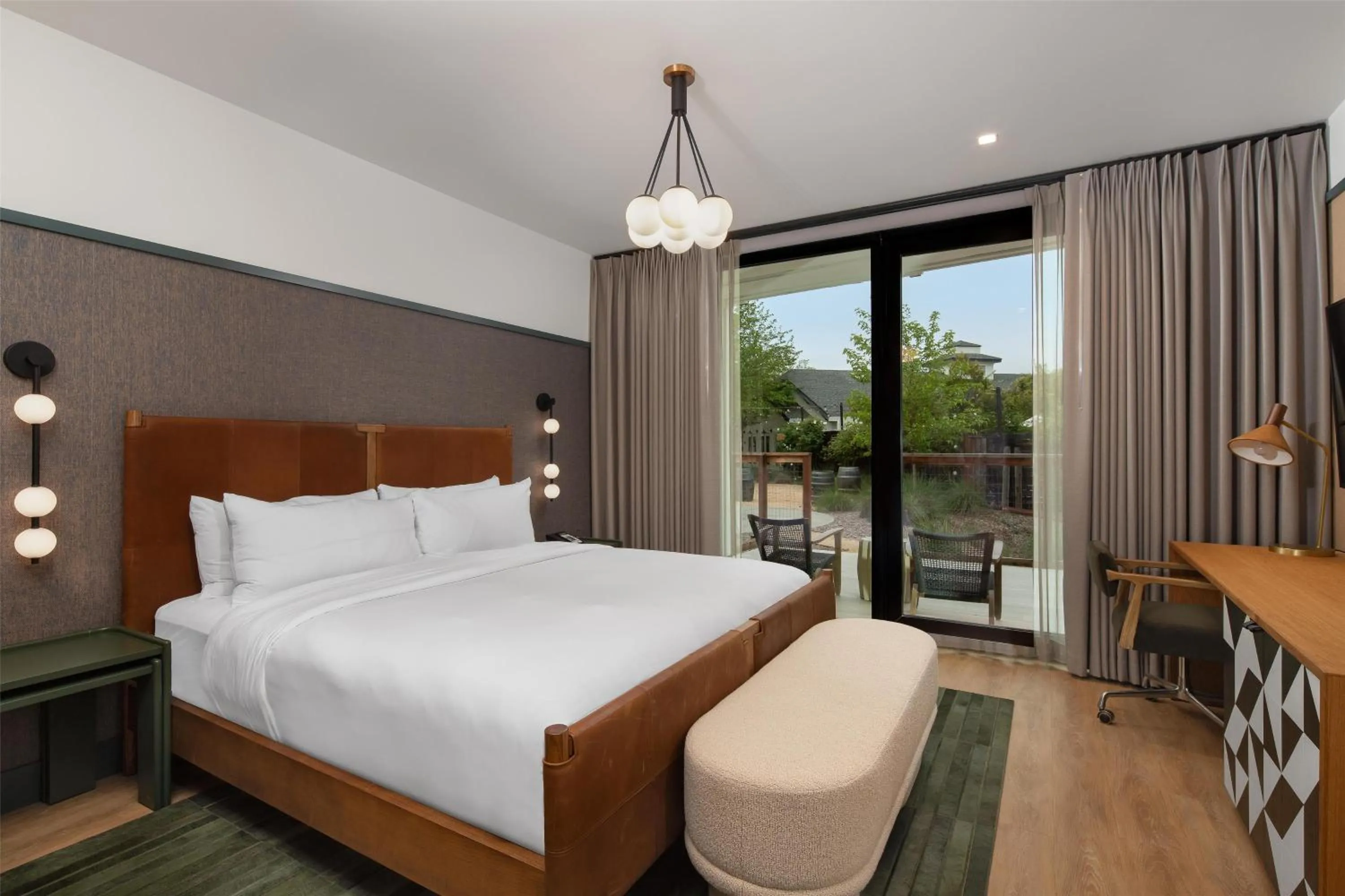 Photo of the whole room, Bed in Calistoga Motor Lodge and Spa