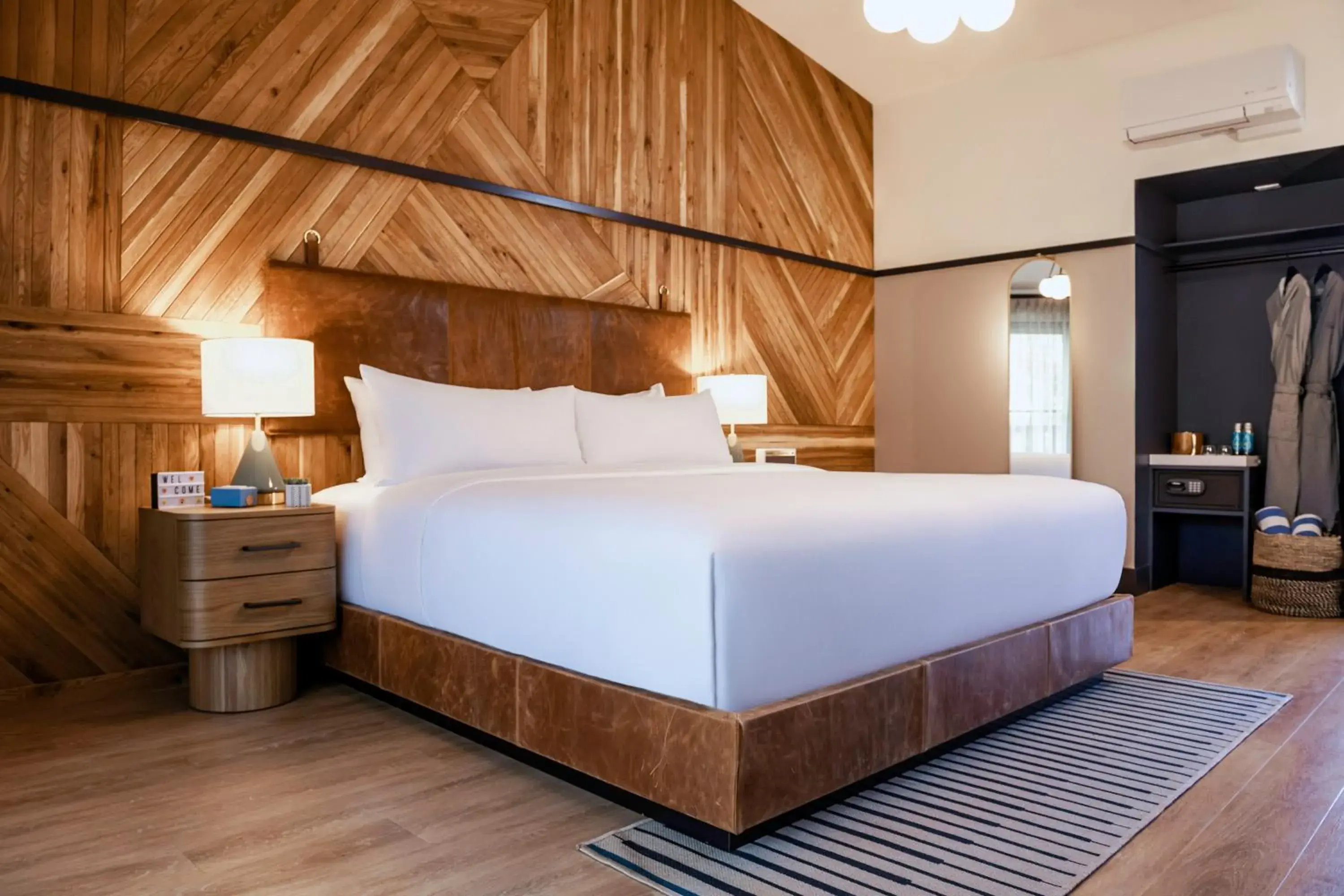 1 King Bed Premium with Balcony in Calistoga Motor Lodge and Spa 1 King Bed Premium with Balcony in Calistoga Motor Lodge and Spa