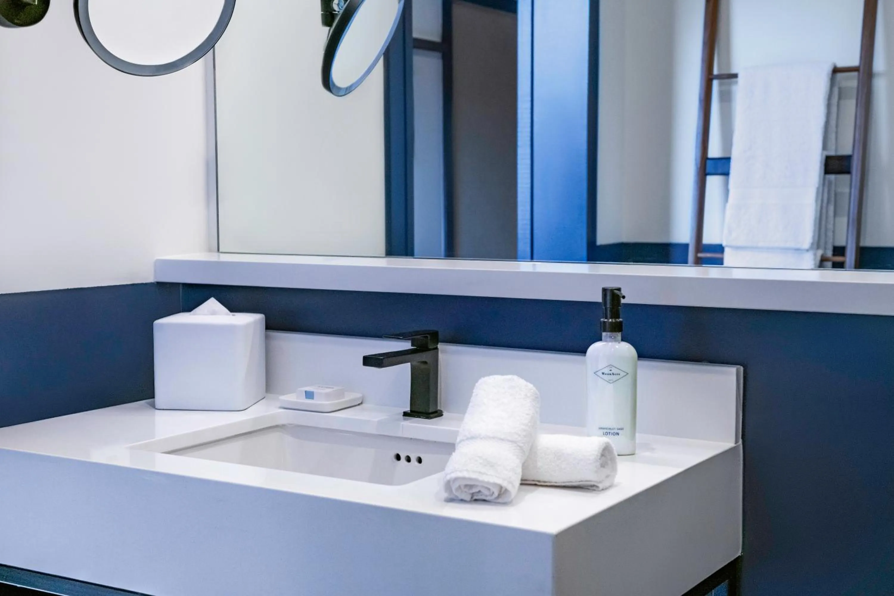 Bathroom in Calistoga Motor Lodge and Spa