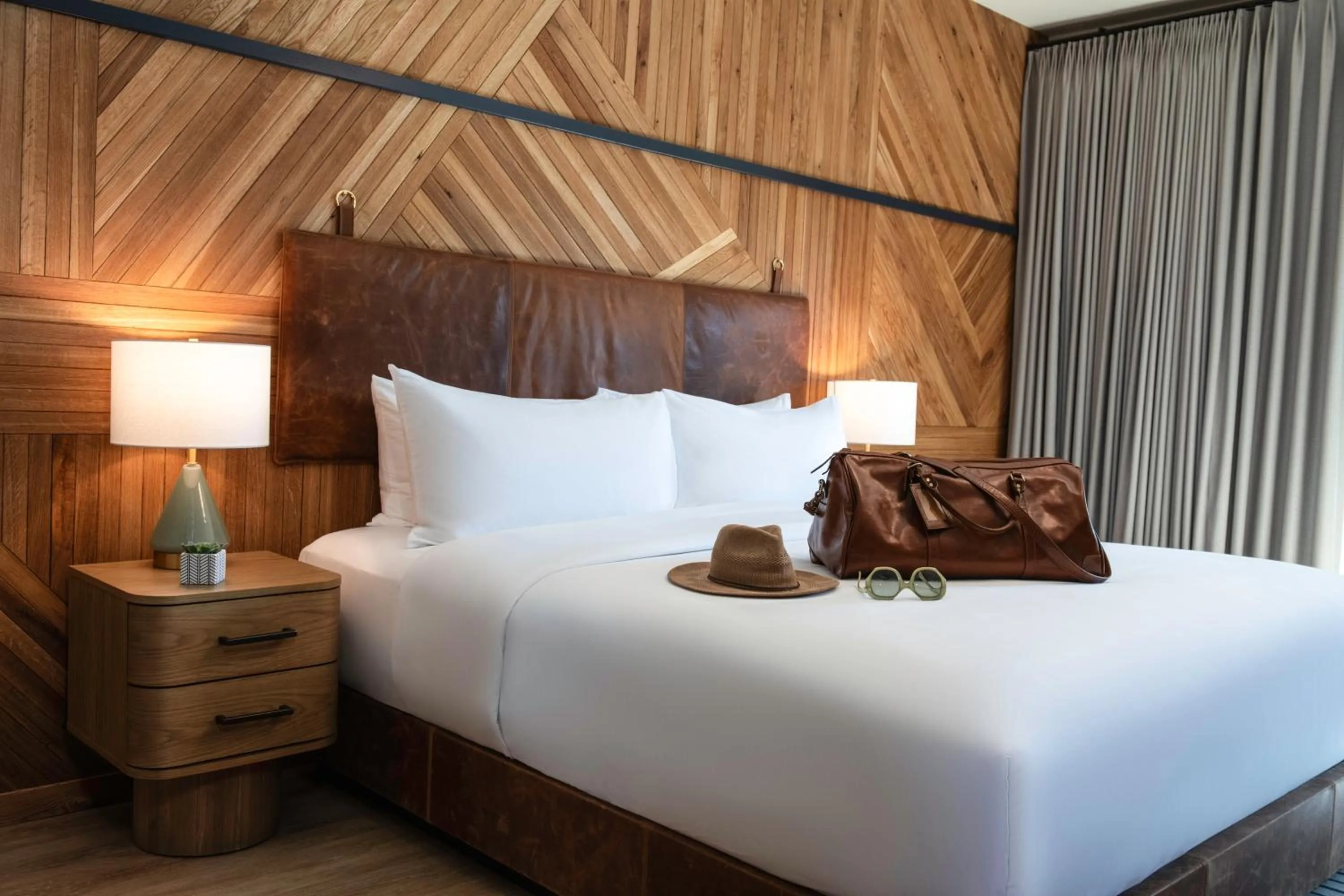 Bed in Calistoga Motor Lodge and Spa