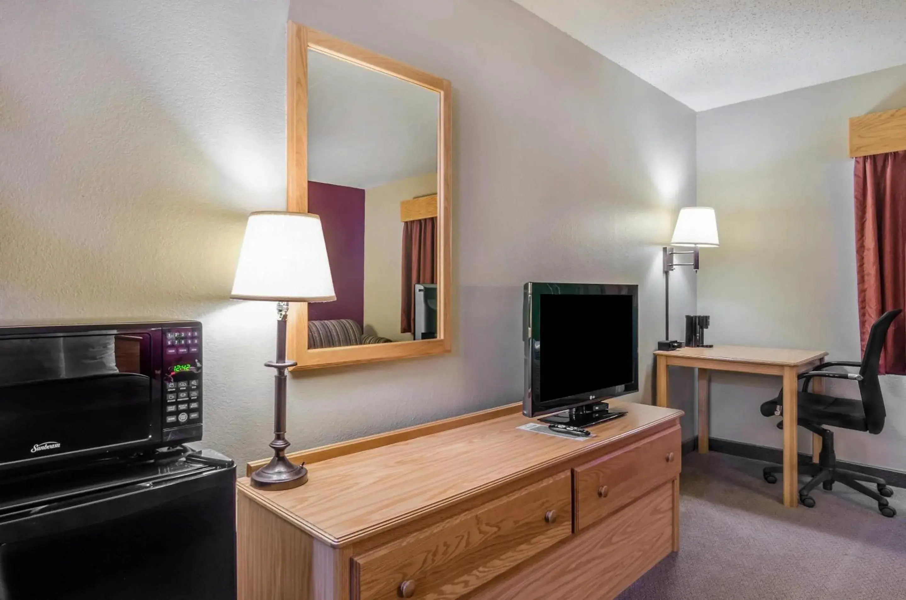 Bedroom in Rodeway Inn Hesston Bedroom in Rodeway Inn Hesston