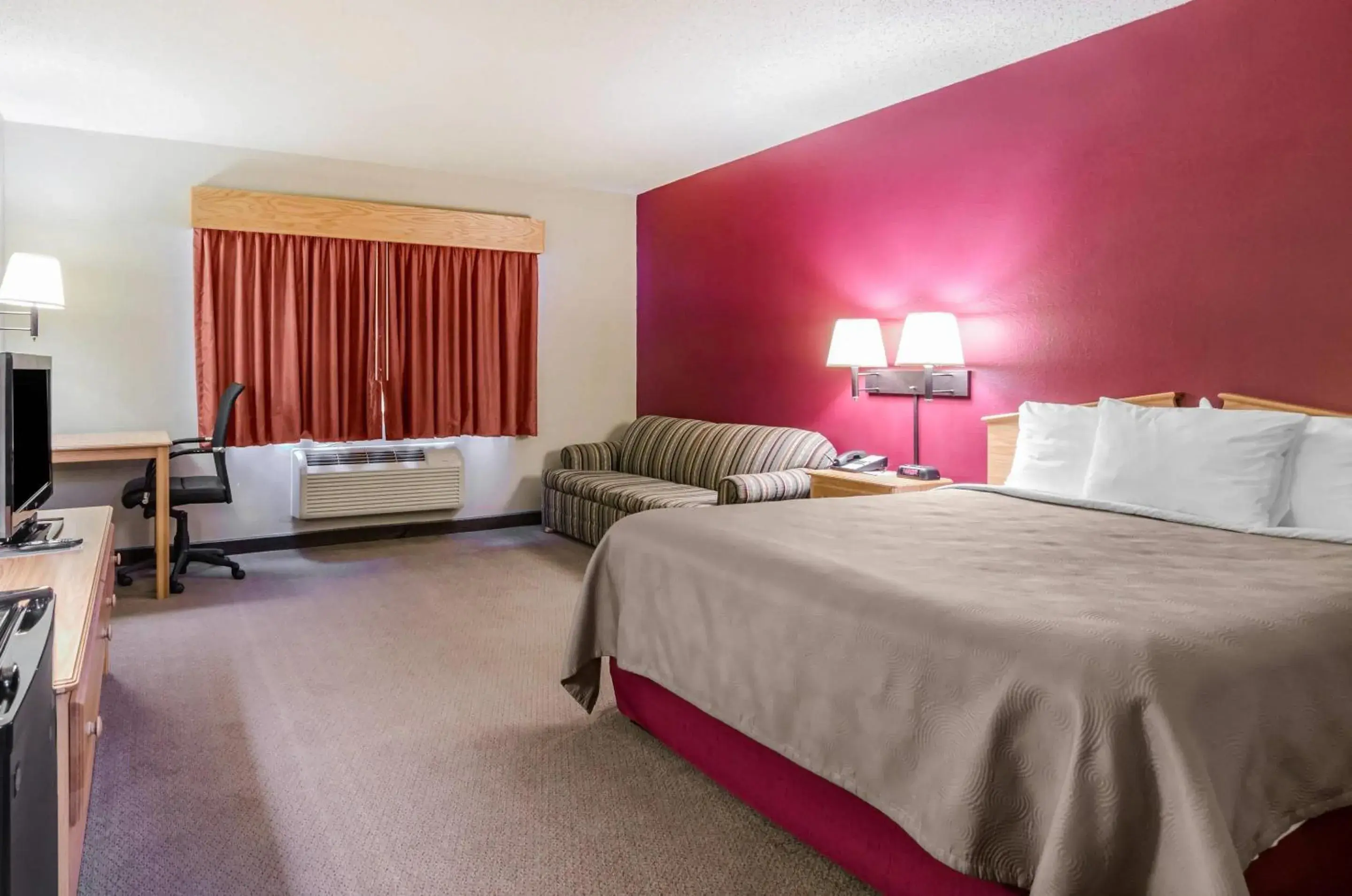 Bedroom, Bed in Rodeway Inn Hesston Bedroom, Bed in Rodeway Inn Hesston