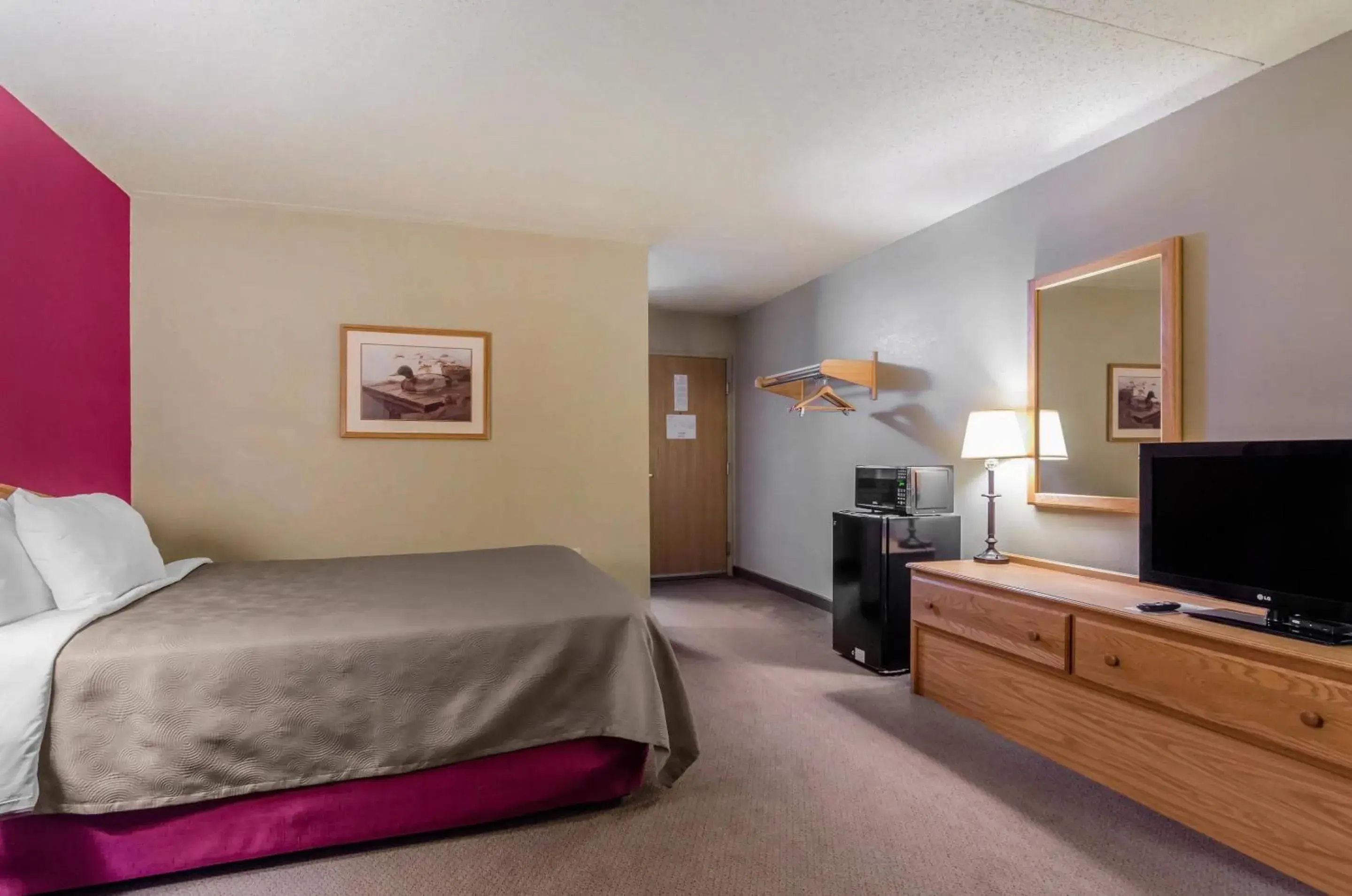 Bedroom, Bed in Rodeway Inn Hesston Bedroom, Bed in Rodeway Inn Hesston