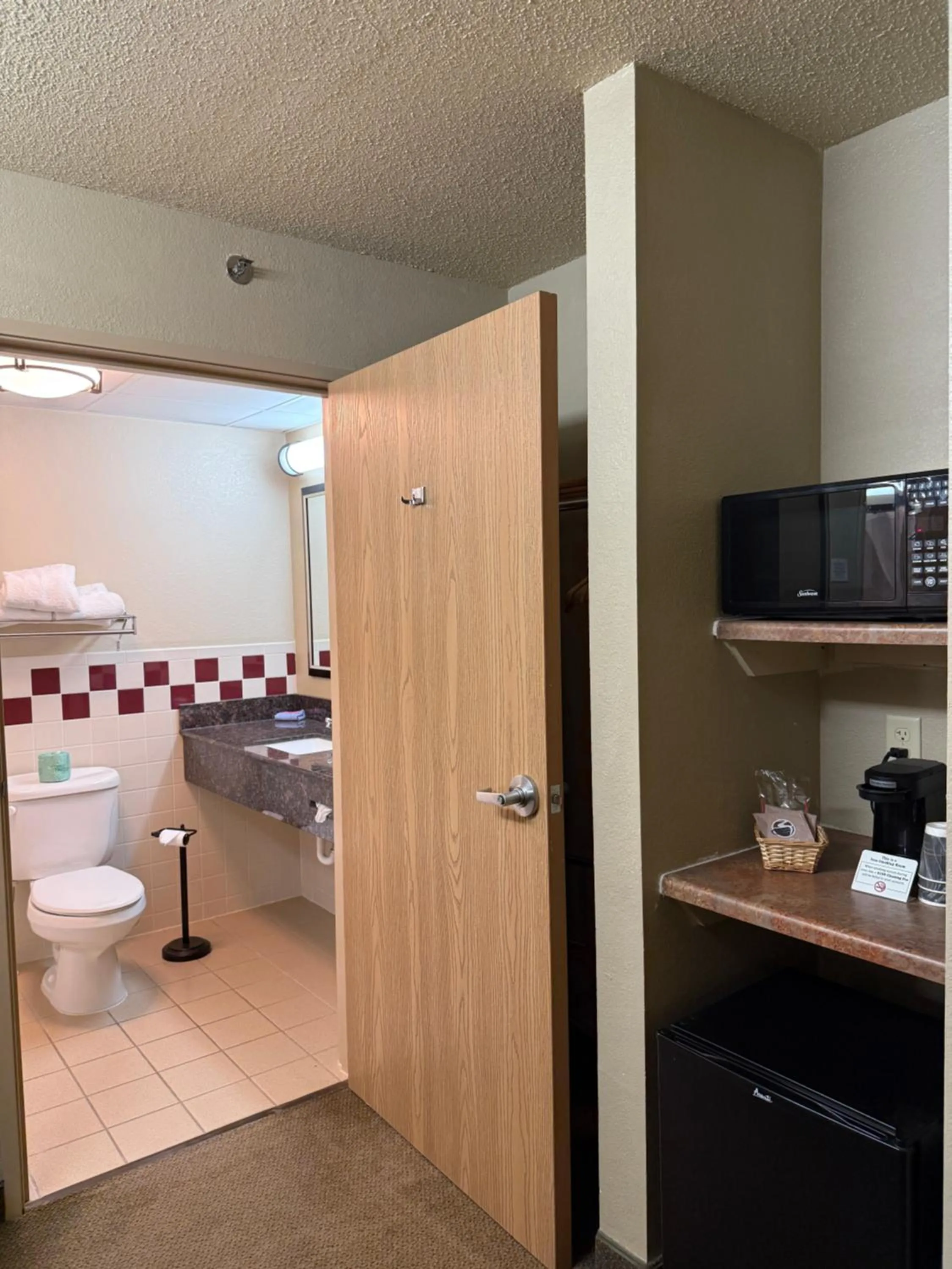 Toilet in Rodeway Inn Hesston