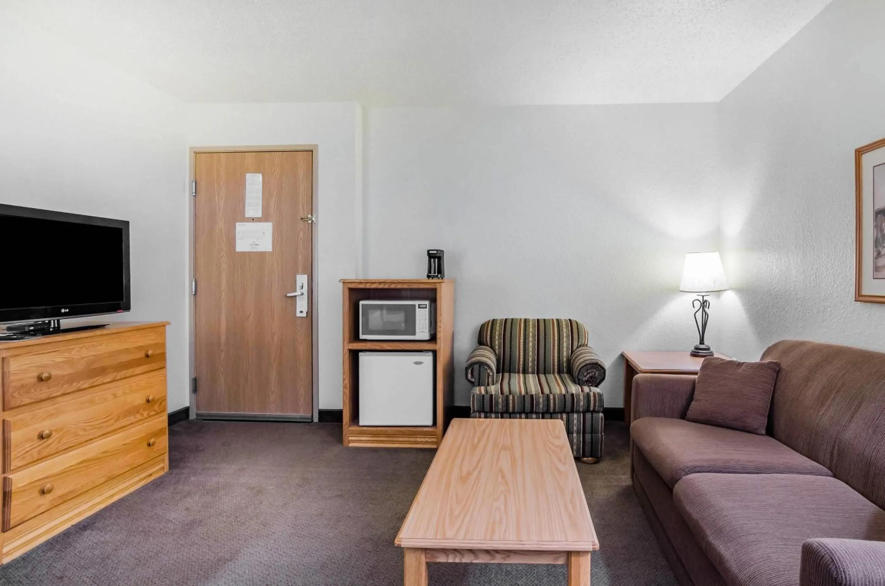 Bedroom in Rodeway Inn Hesston