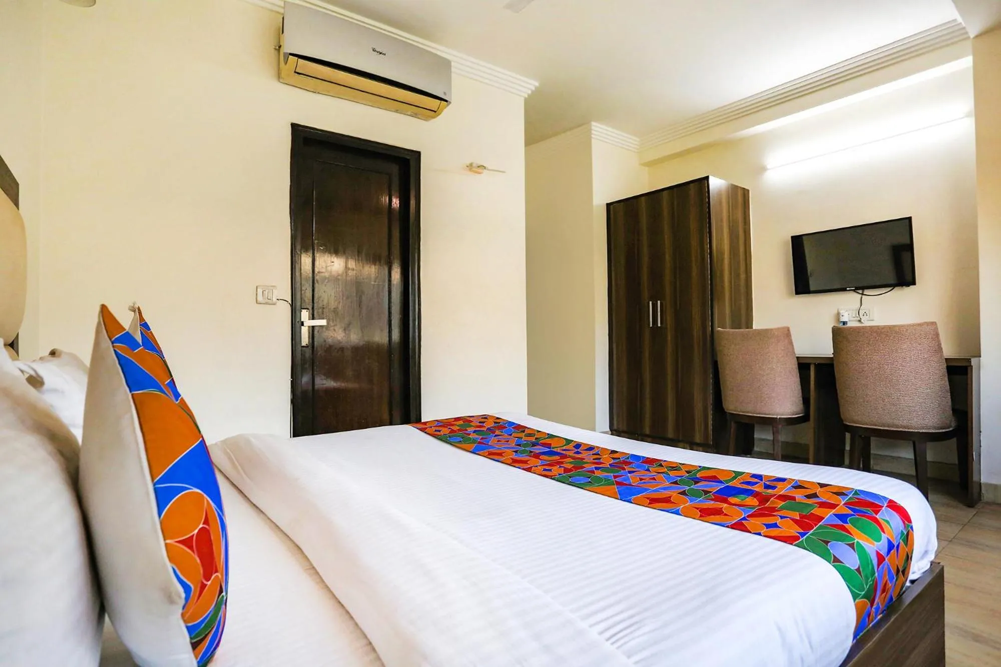 Bed in Via JPM The Grand Bella - Nr Nehru Place Market