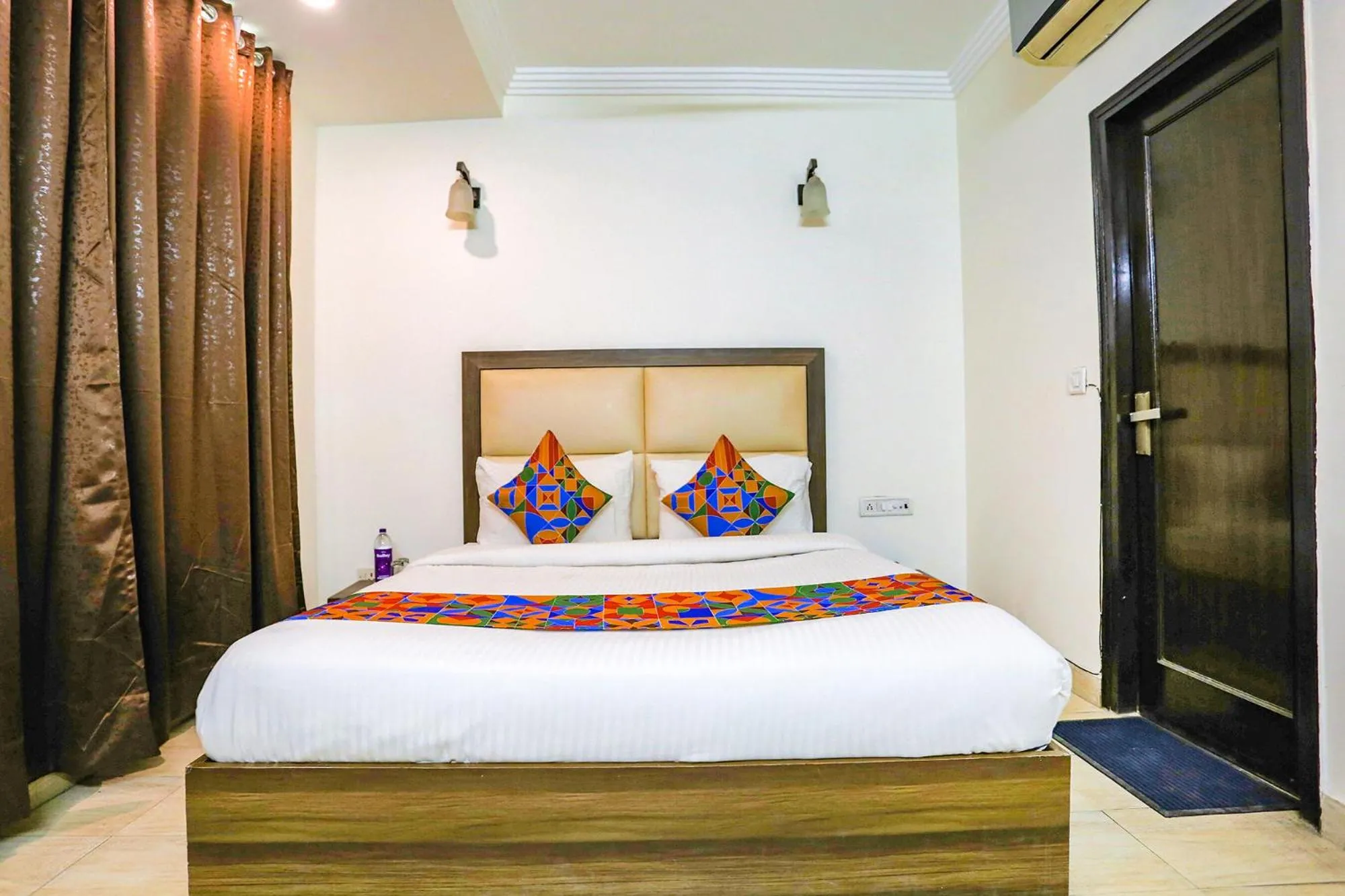 Bed in Via JPM The Grand Bella - Nr Nehru Place Market
