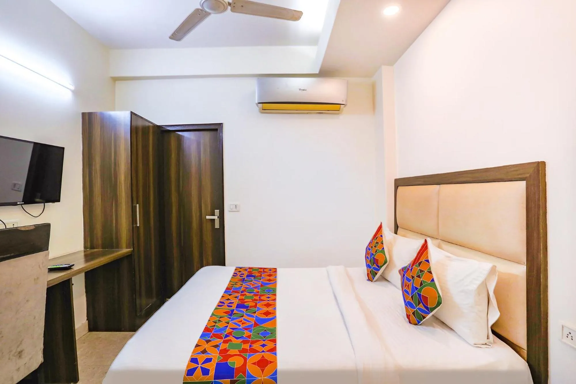 Bed in Via JPM The Grand Bella - Nr Nehru Place Market