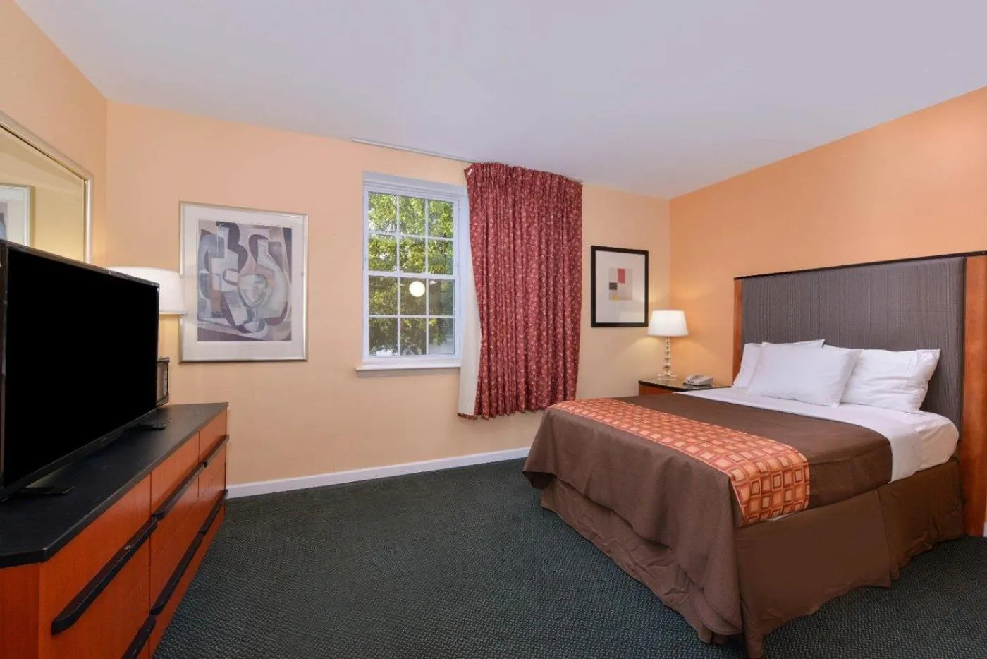 Bed in Media Inn & Suites