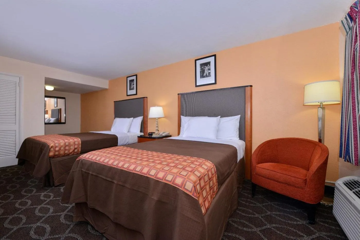 Bed in Media Inn & Suites