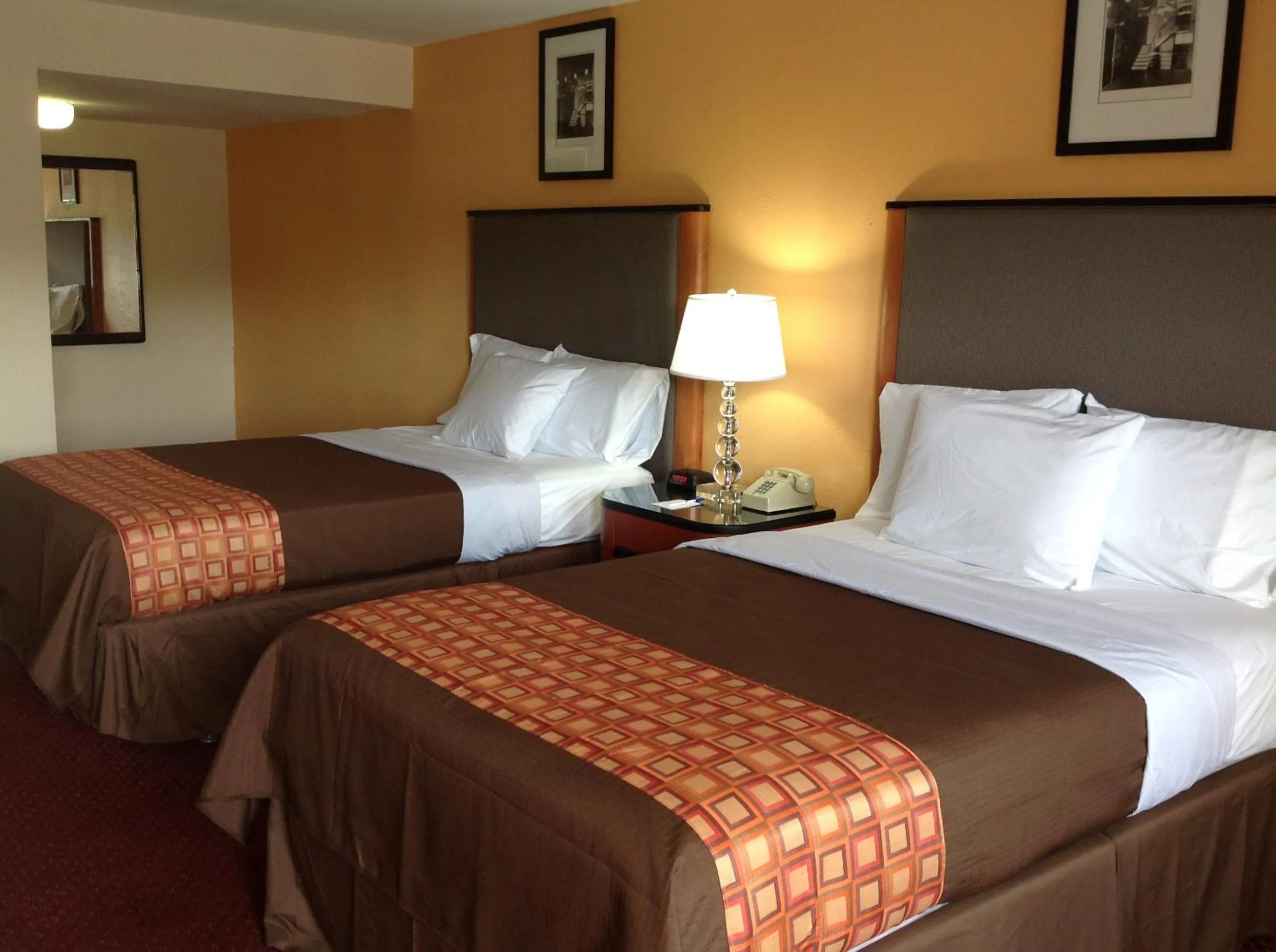 Bed in Media Inn & Suites