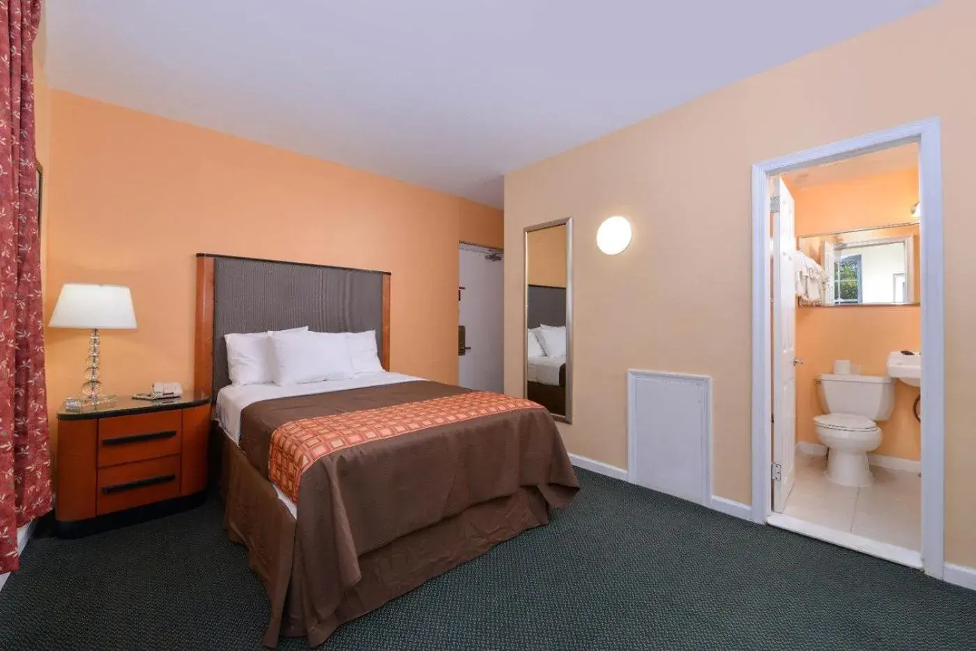 Standard Double Room in Media Inn & Suites Standard Double Room in Media Inn & Suites