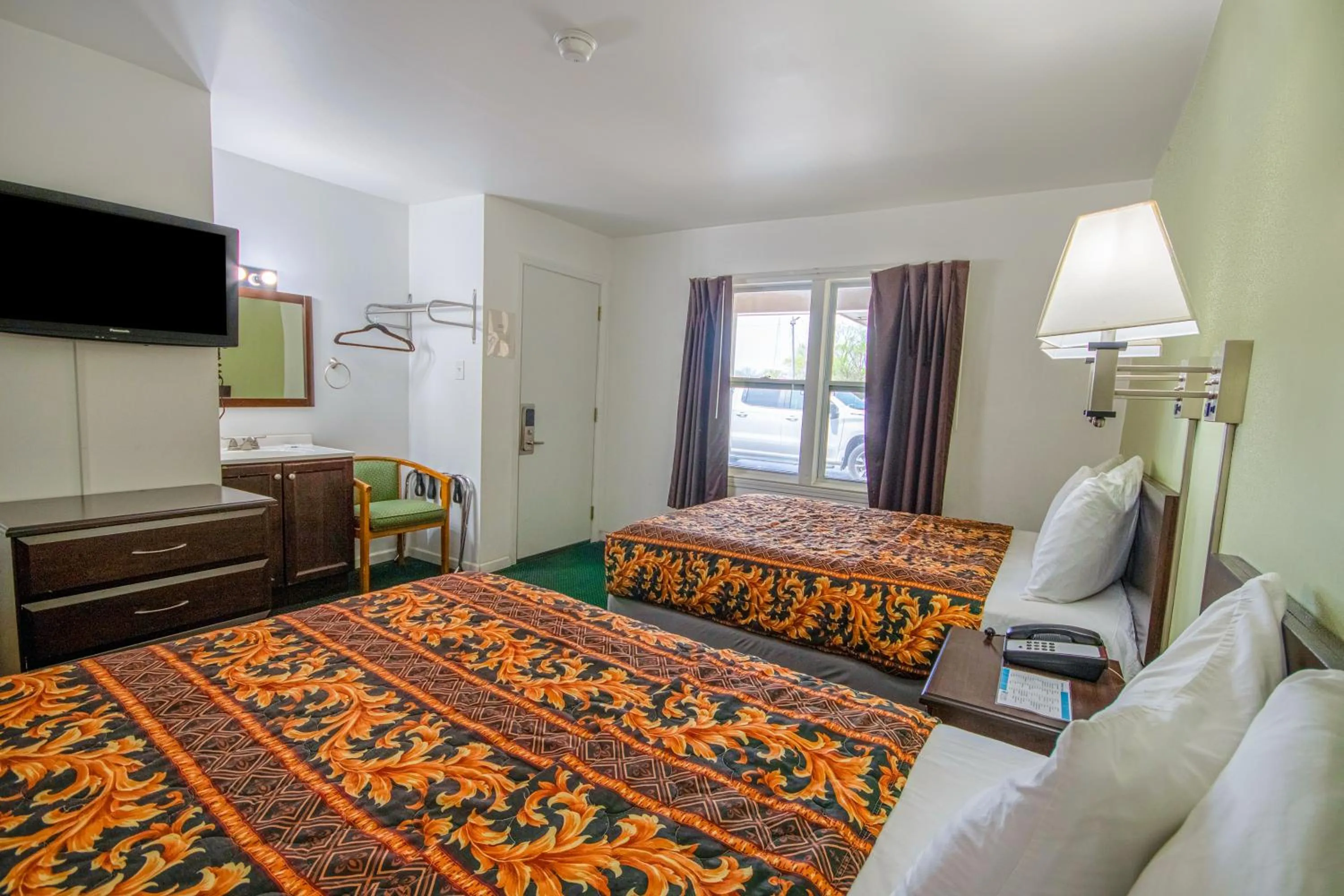 Bedroom, Bed in OYO Travelier Motel