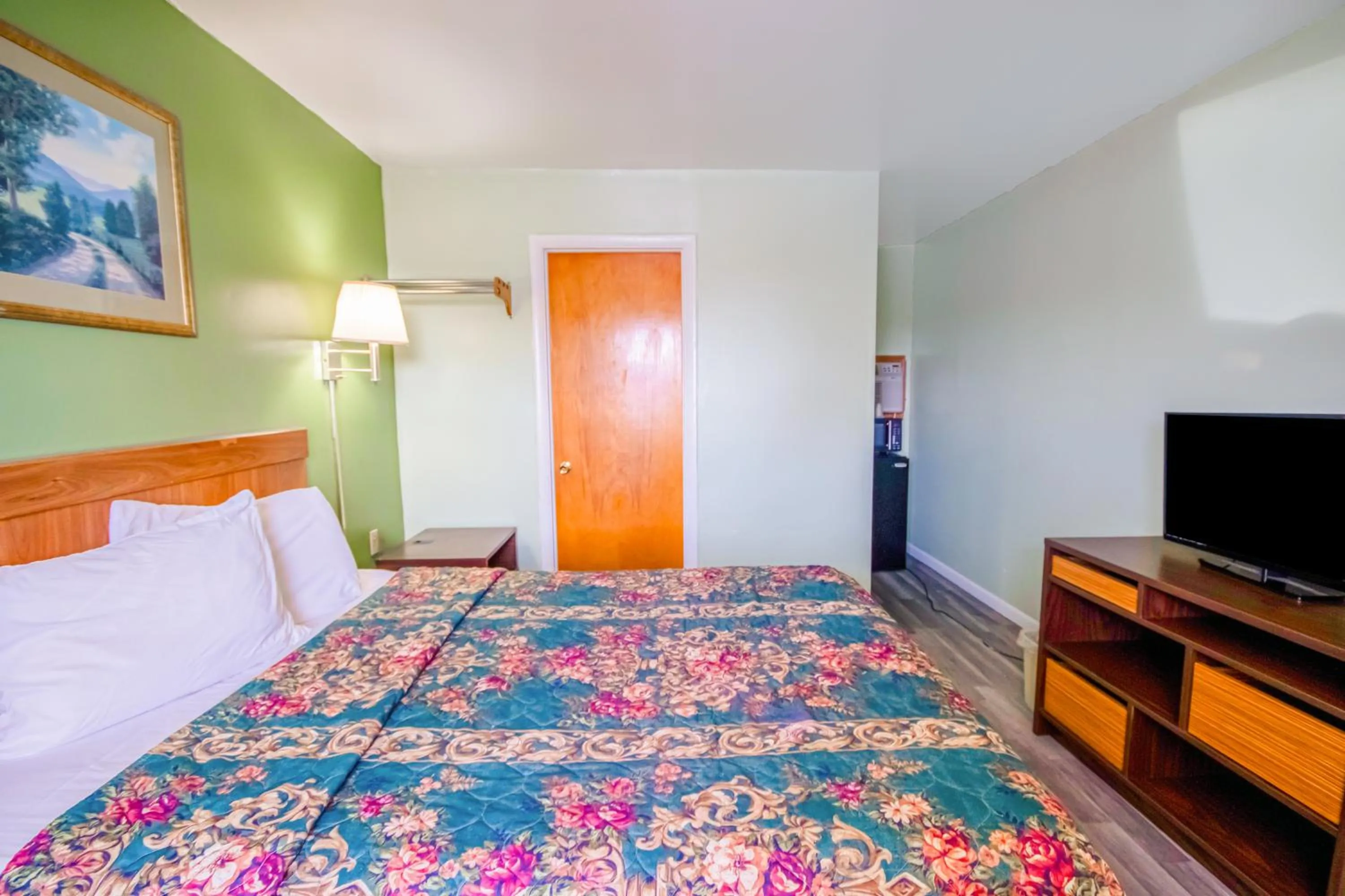 Bedroom, Bed in OYO Travelier Motel