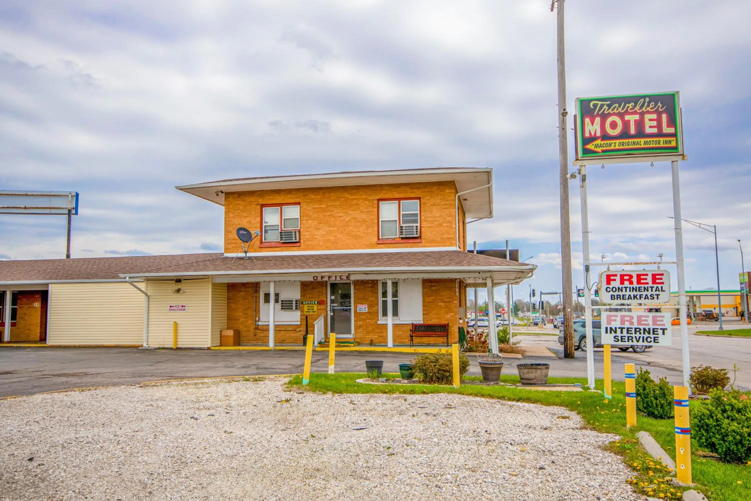 Property building in OYO Travelier Motel