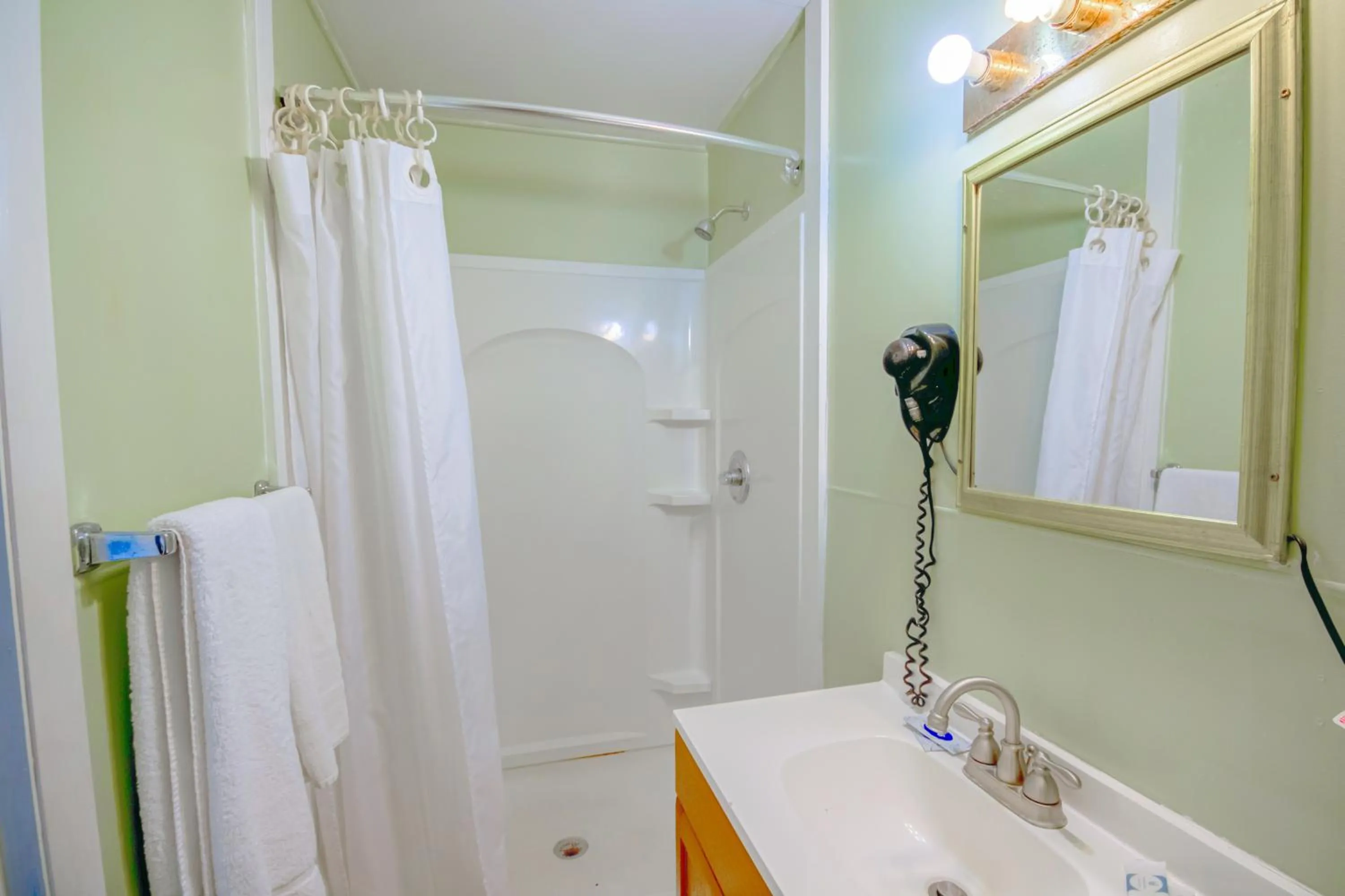 Bathroom in OYO Travelier Motel