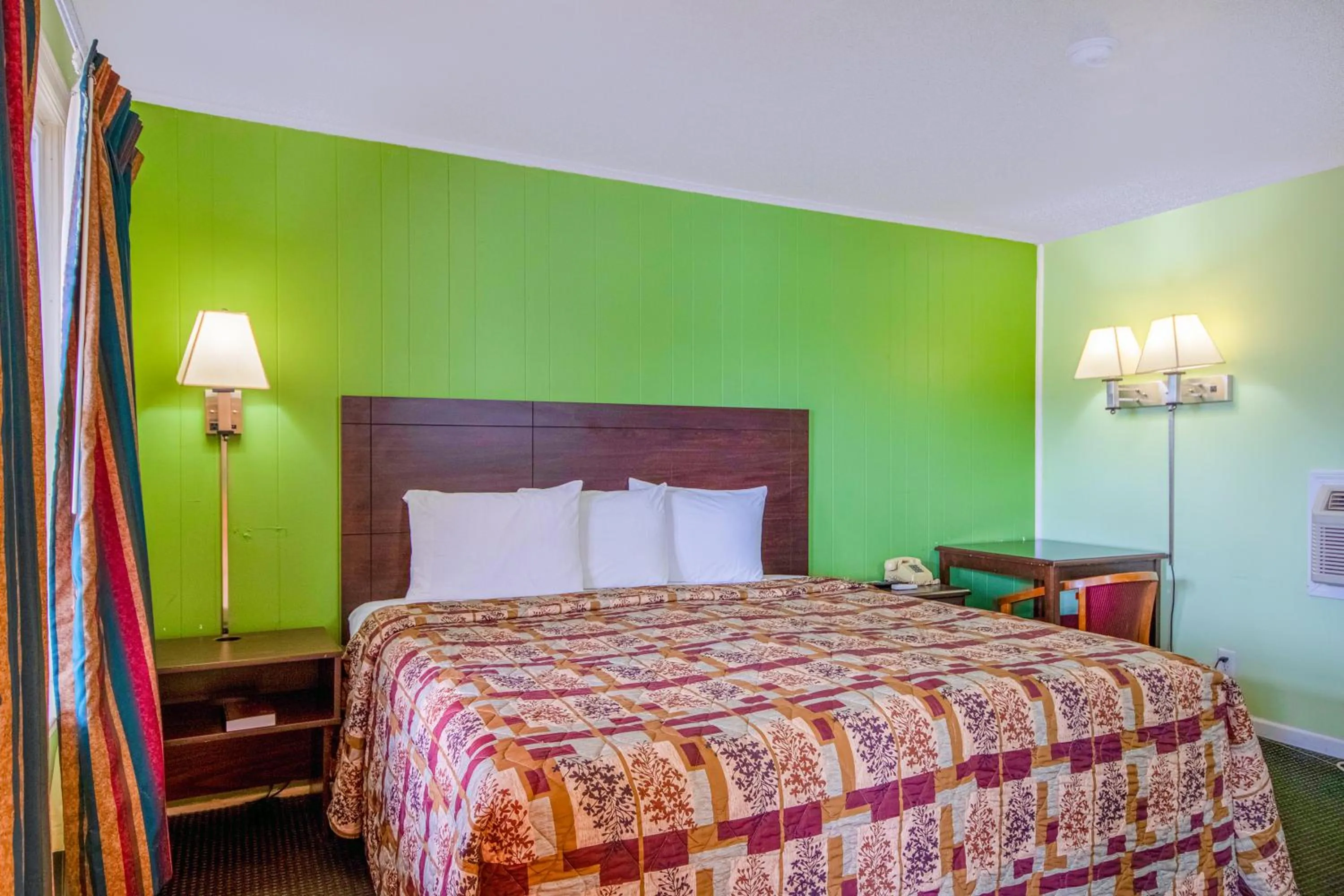 Bedroom, Bed in OYO Travelier Motel