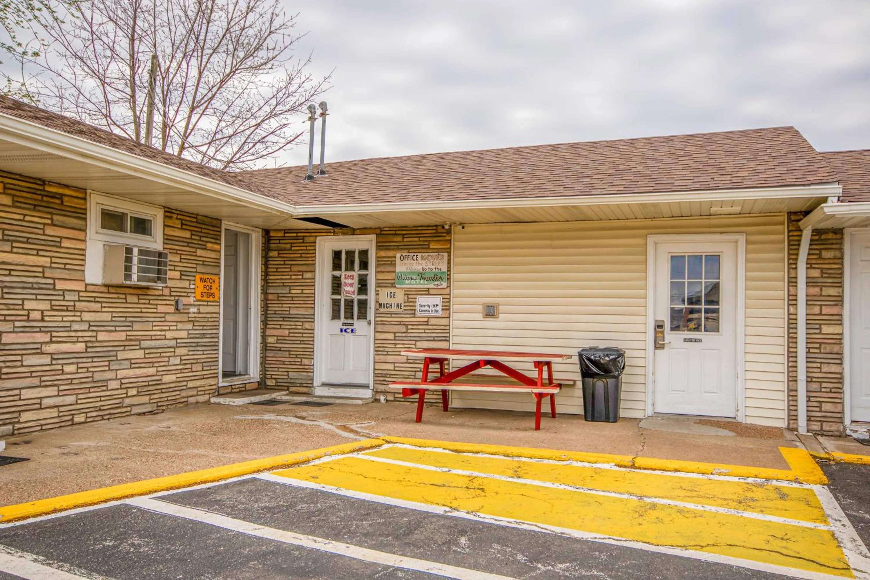 Area and facilities in OYO Travelier Motel