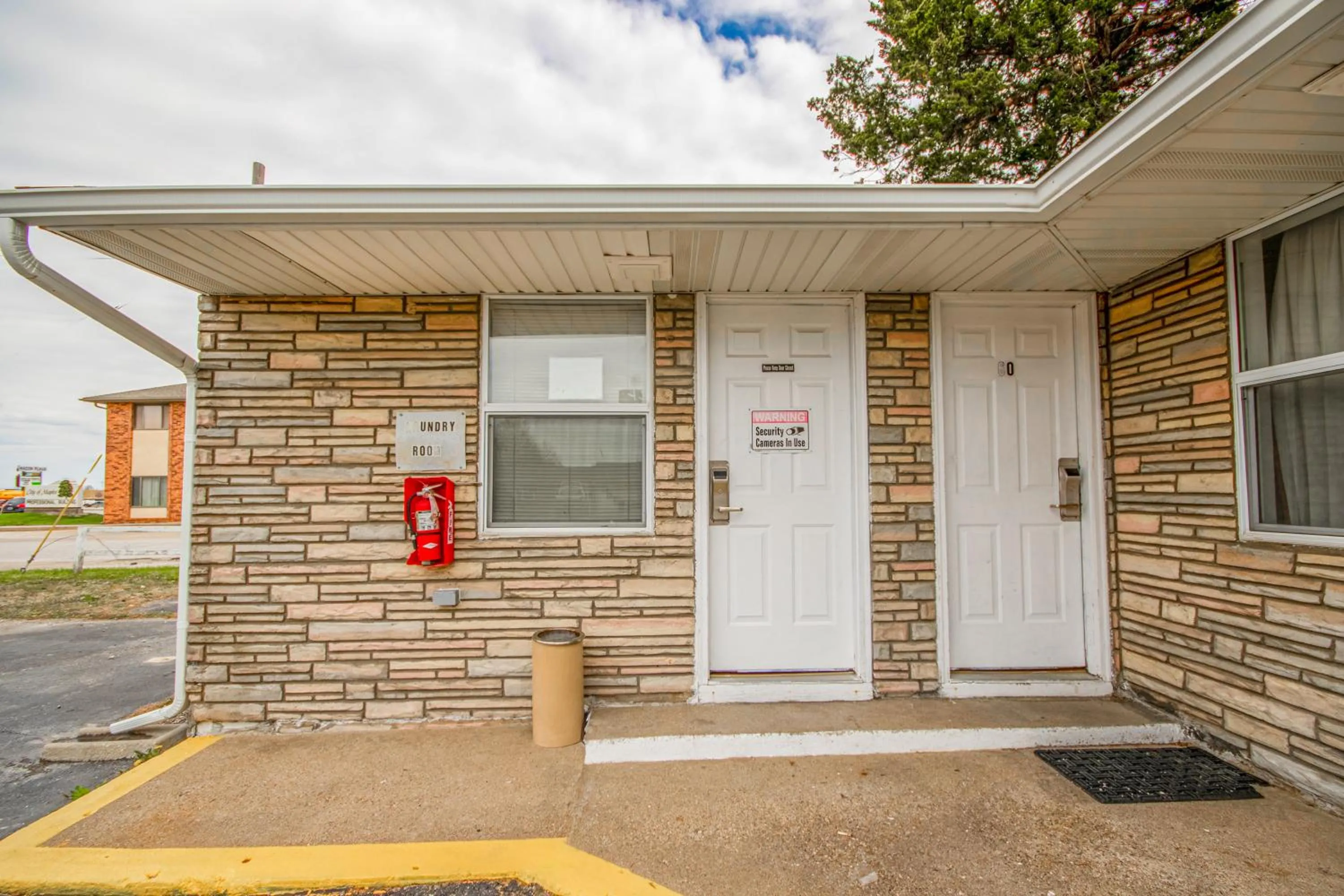 laundry in OYO Travelier Motel
