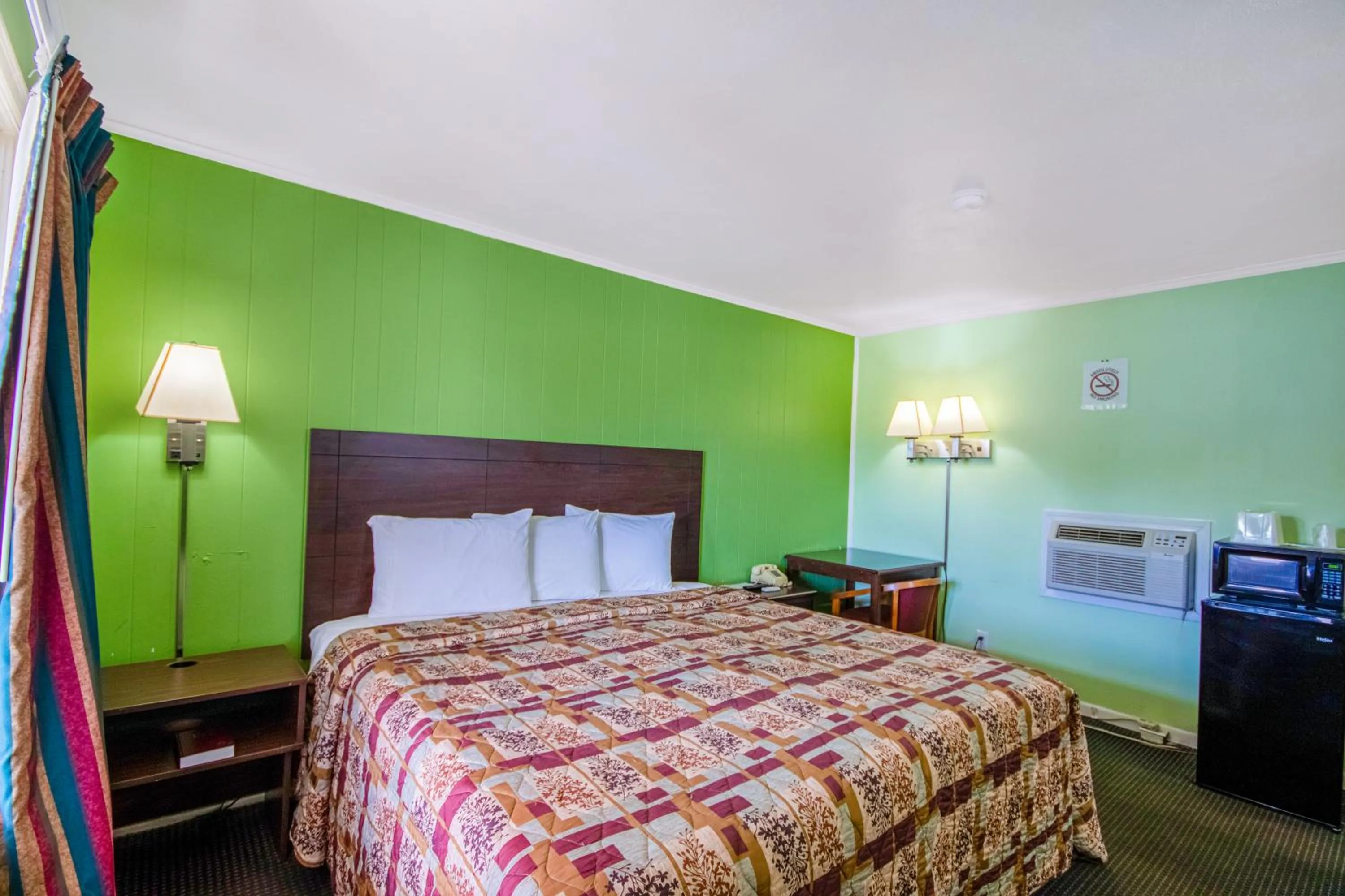 Bedroom, Bed in OYO Travelier Motel