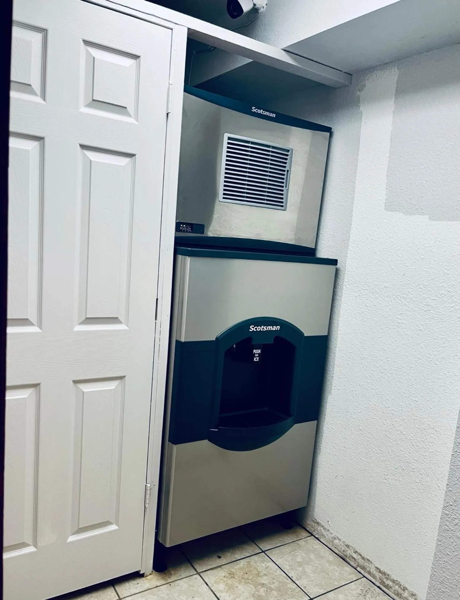 vending machine in Travelodge by Wyndham Wall