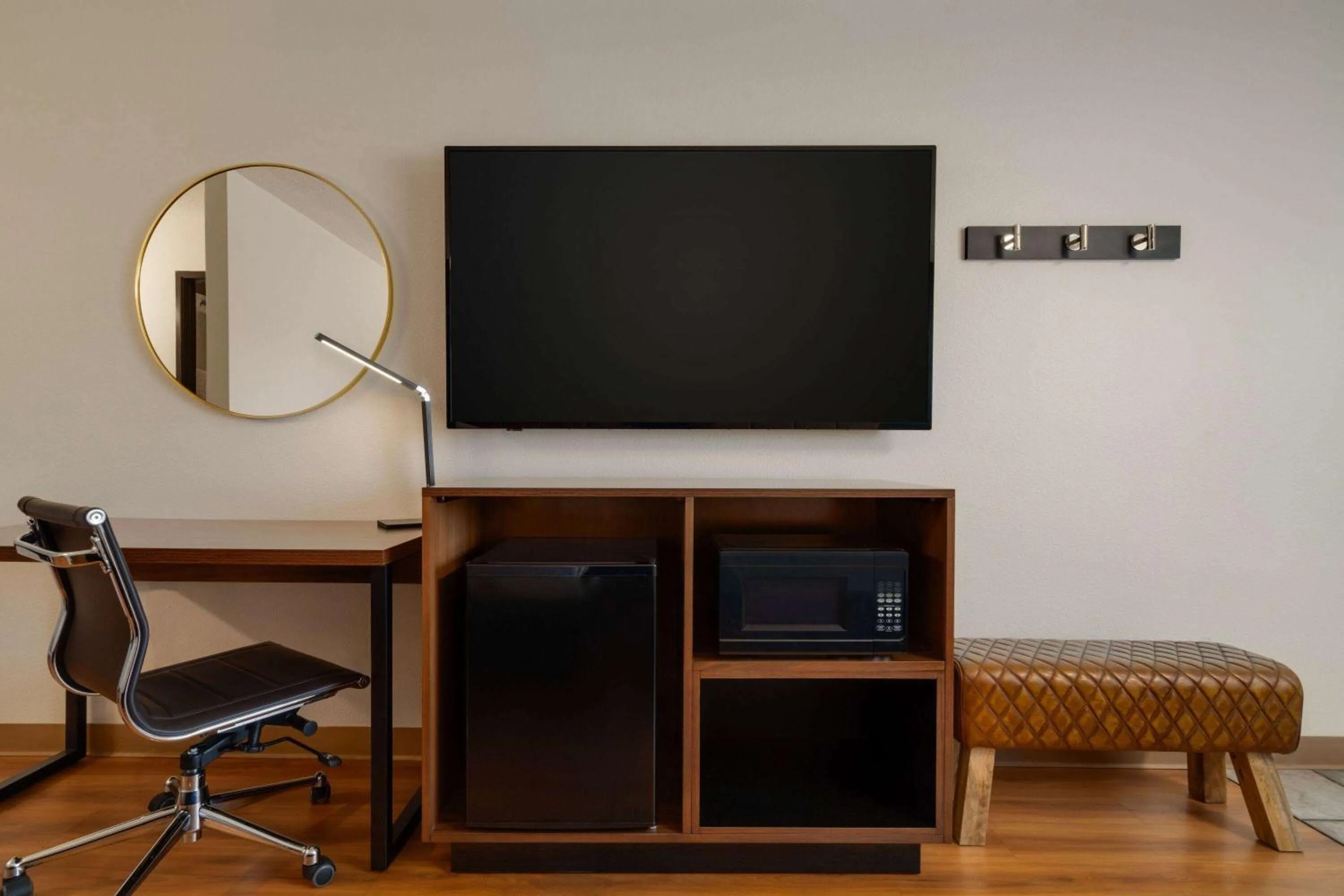 Photo of the whole room in Travelodge by Wyndham Wall