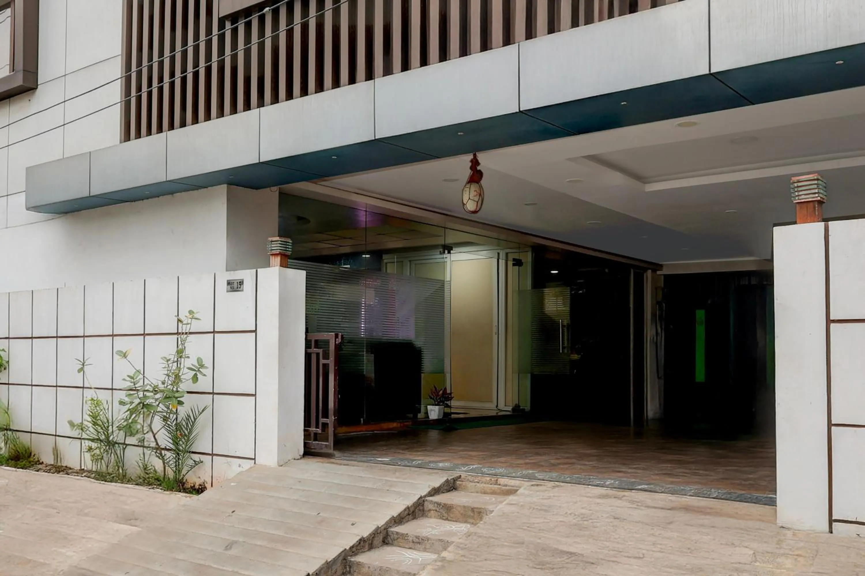 Facade/entrance in Super Townhouse V Hotel