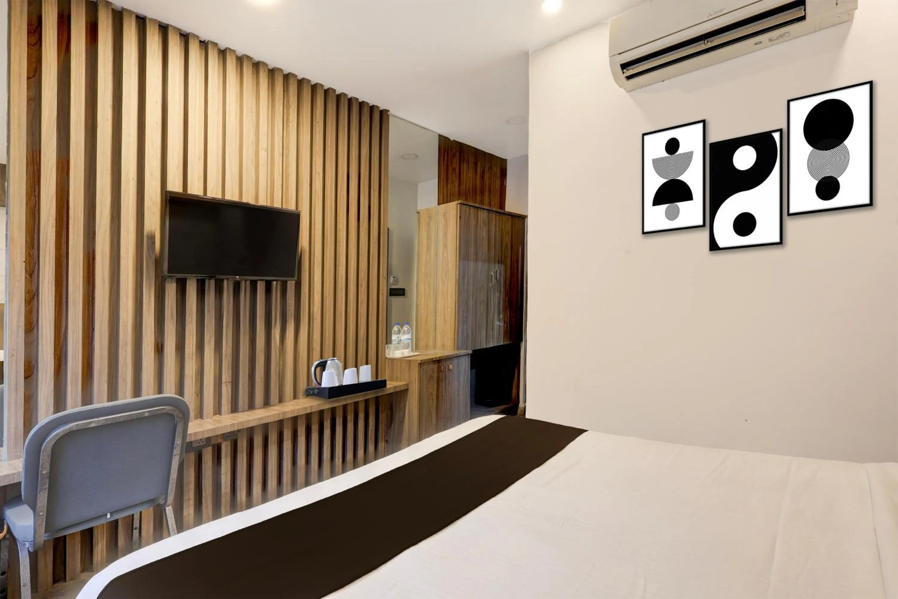 Bedroom, Bed in Super Townhouse V Hotel