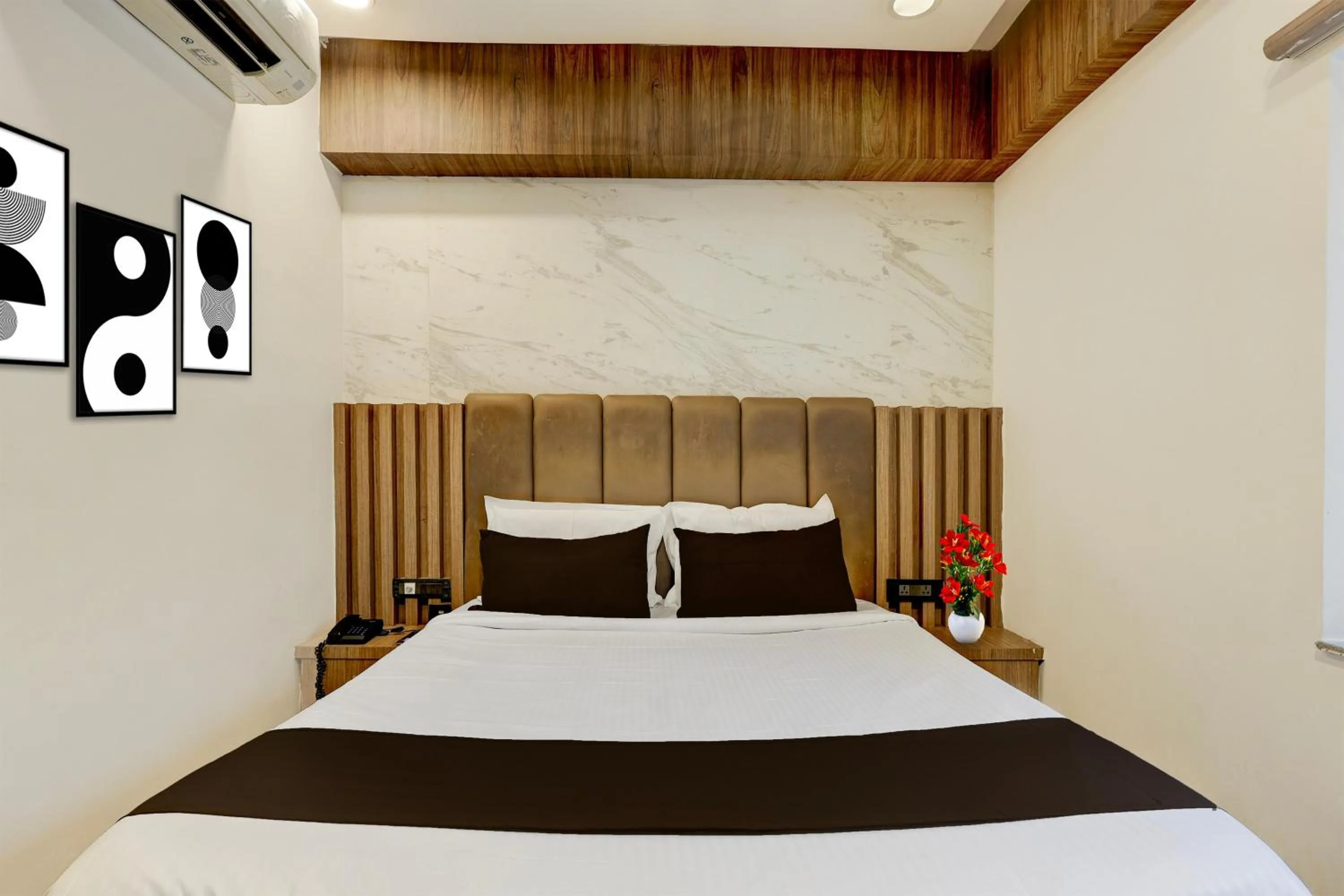 Bedroom, Bed in Super Townhouse V Hotel