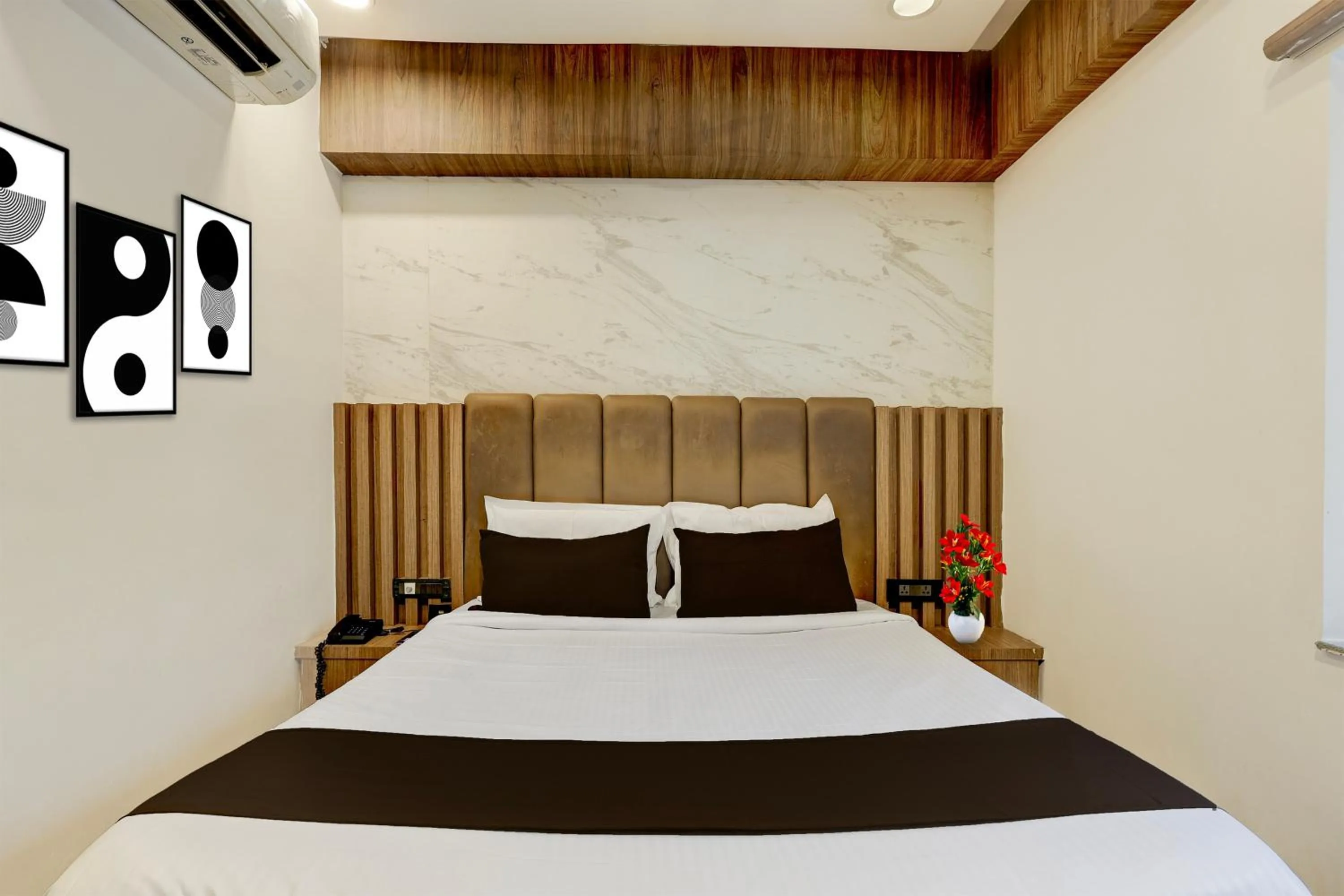 Bedroom, Bed in Super Townhouse V Hotel