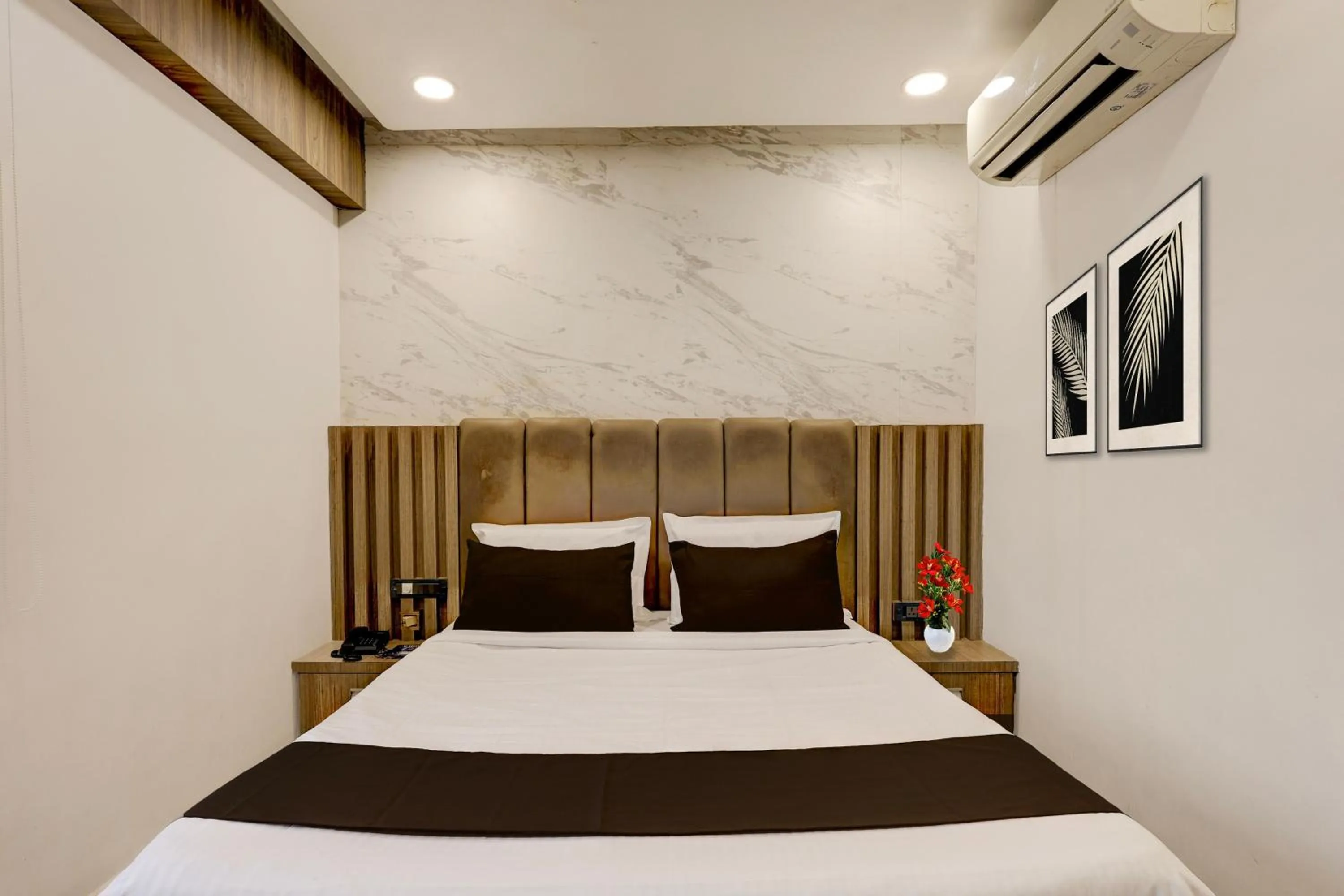 Bedroom, Bed in Super Townhouse V Hotel