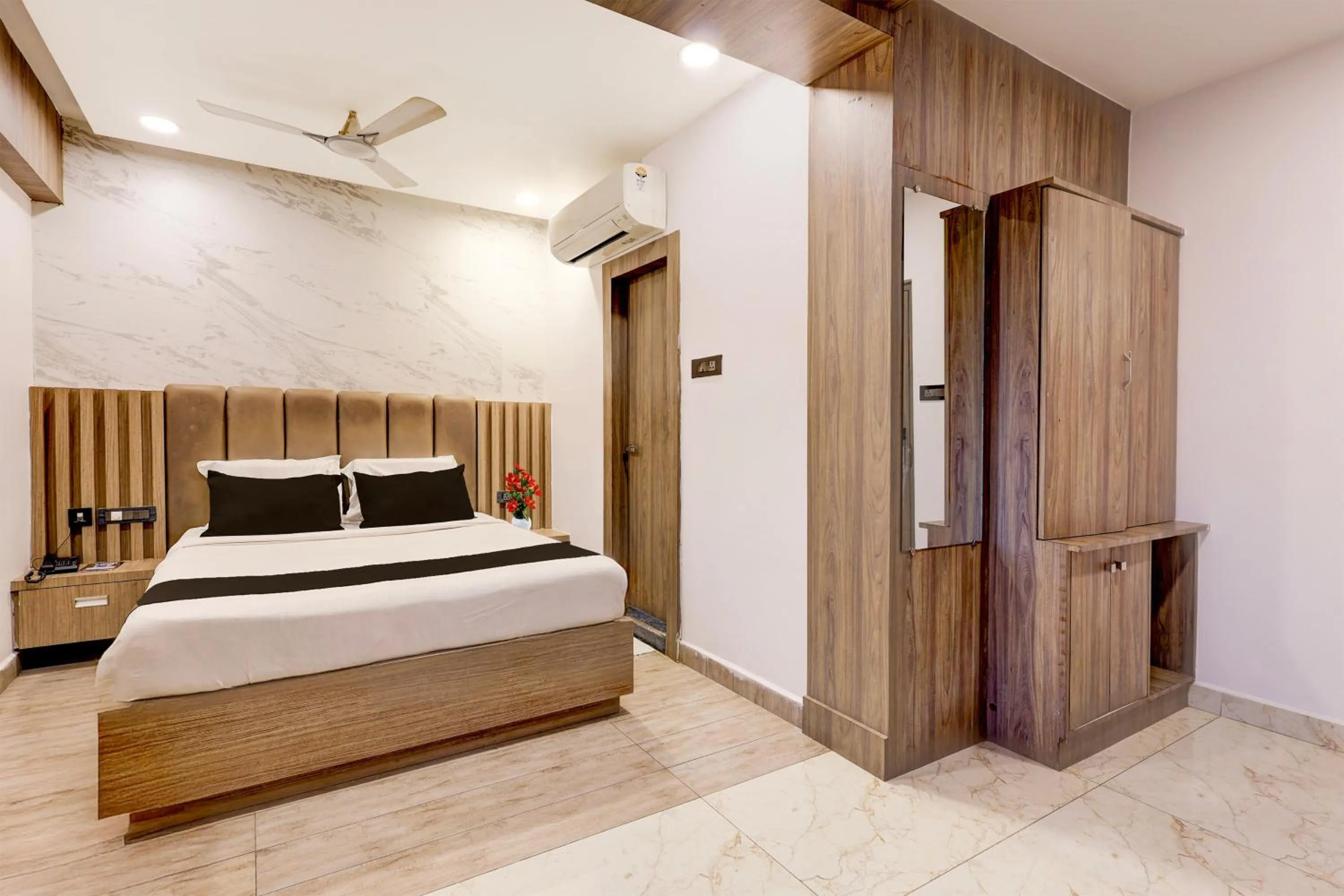 Bedroom, Bed in Super Townhouse V Hotel