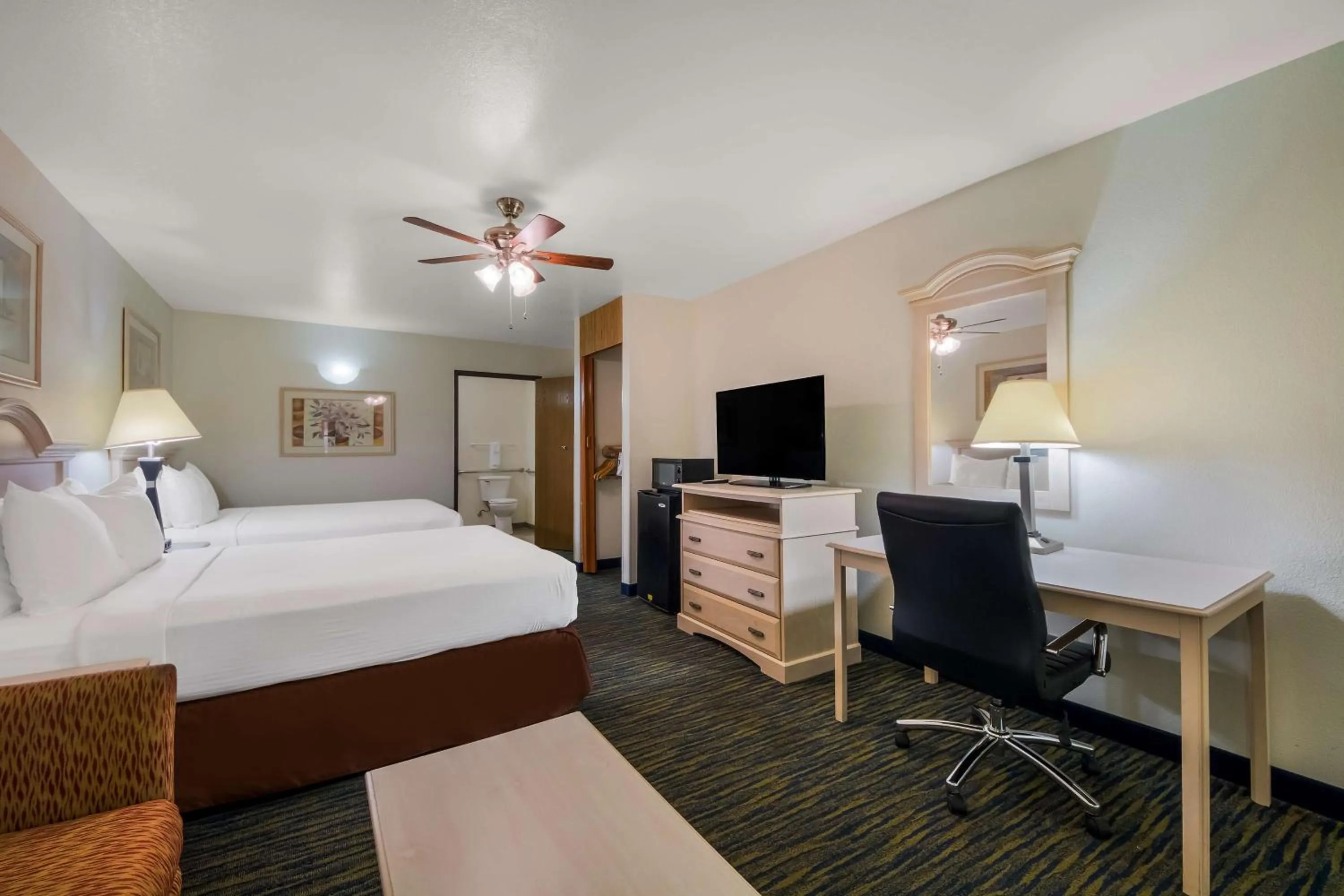 Bedroom, Bed in SureStay Hotel by Best Western Falfurrias