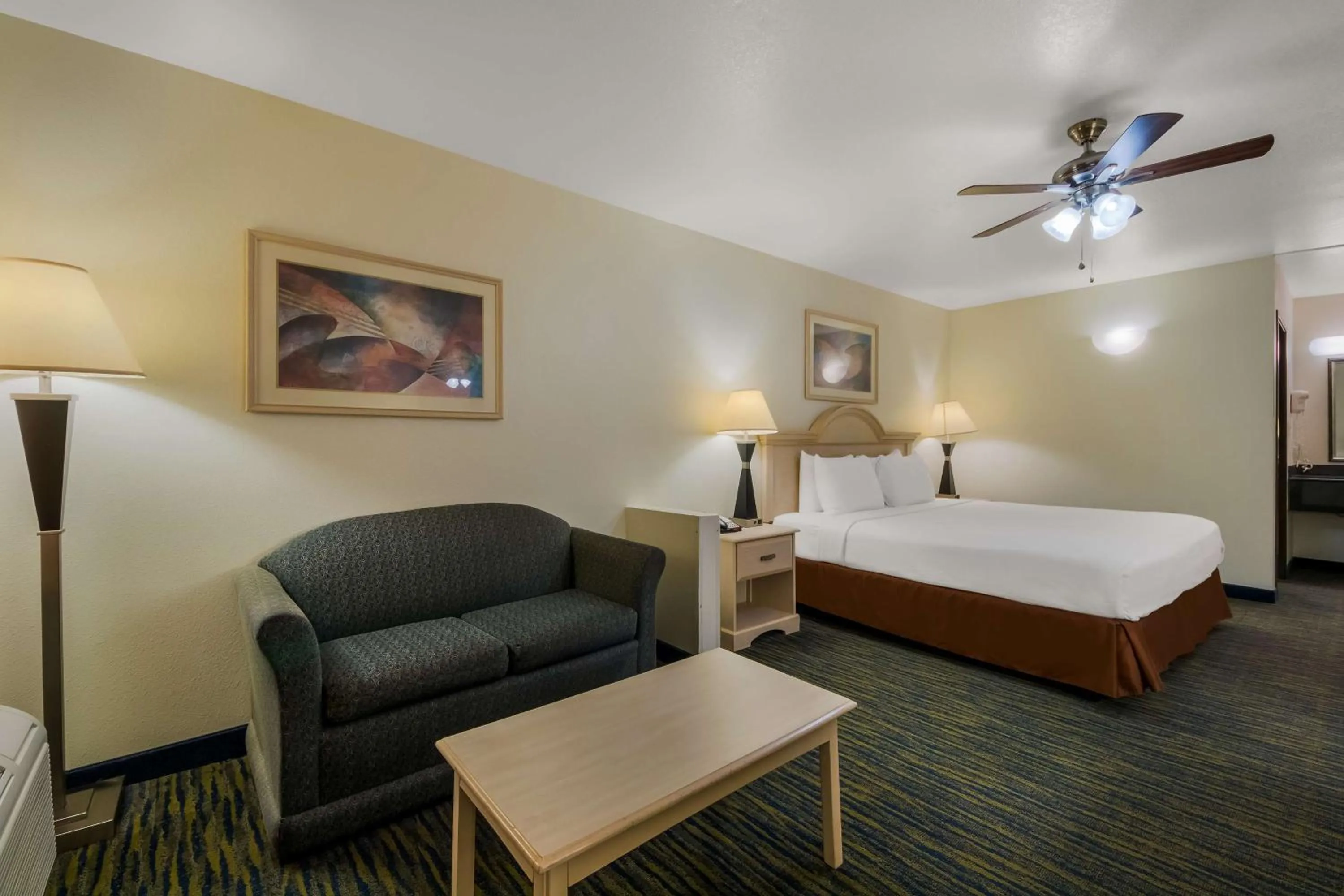 Bedroom, Bed in SureStay Hotel by Best Western Falfurrias