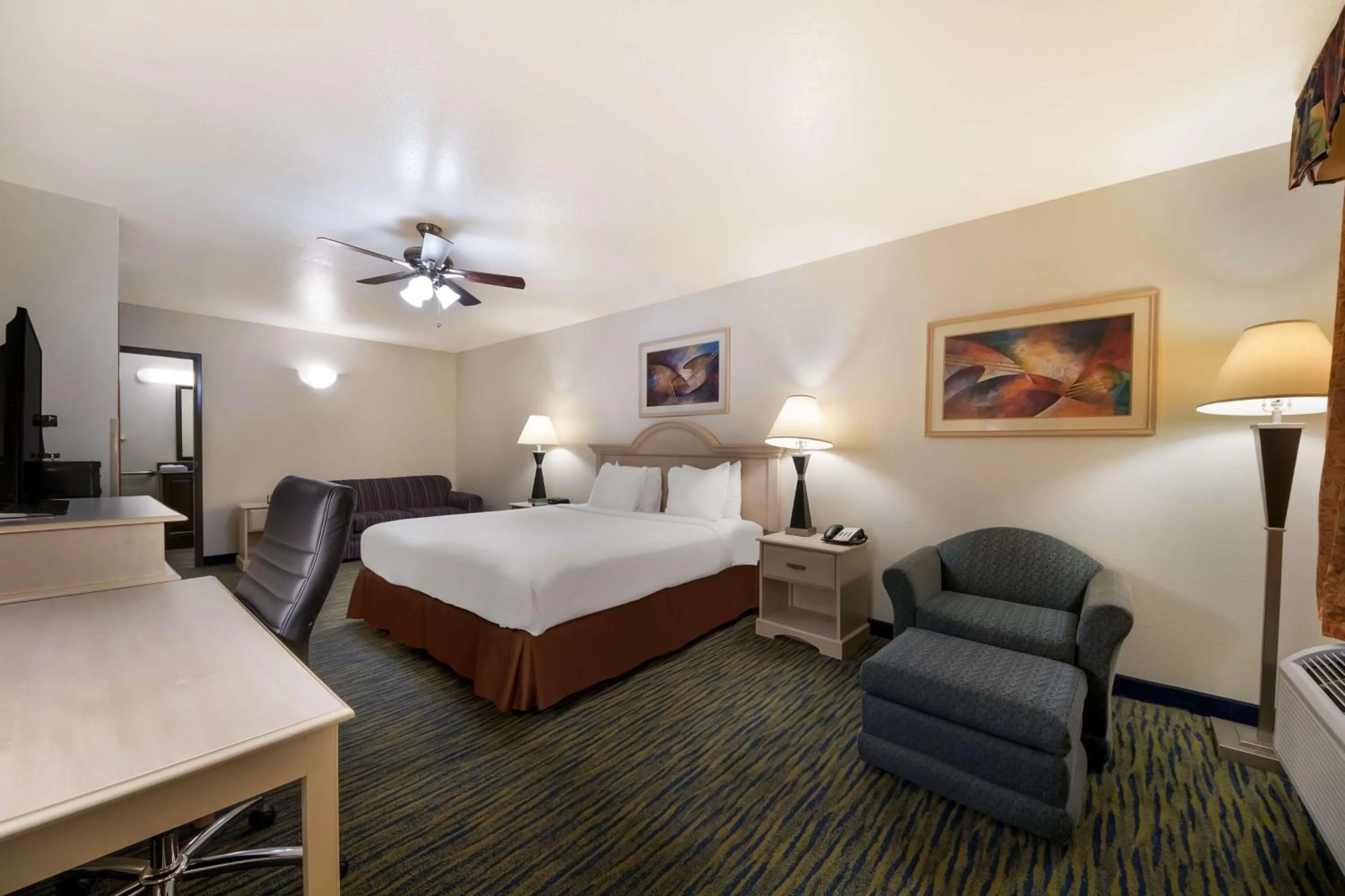 Bedroom, Bed in SureStay Hotel by Best Western Falfurrias