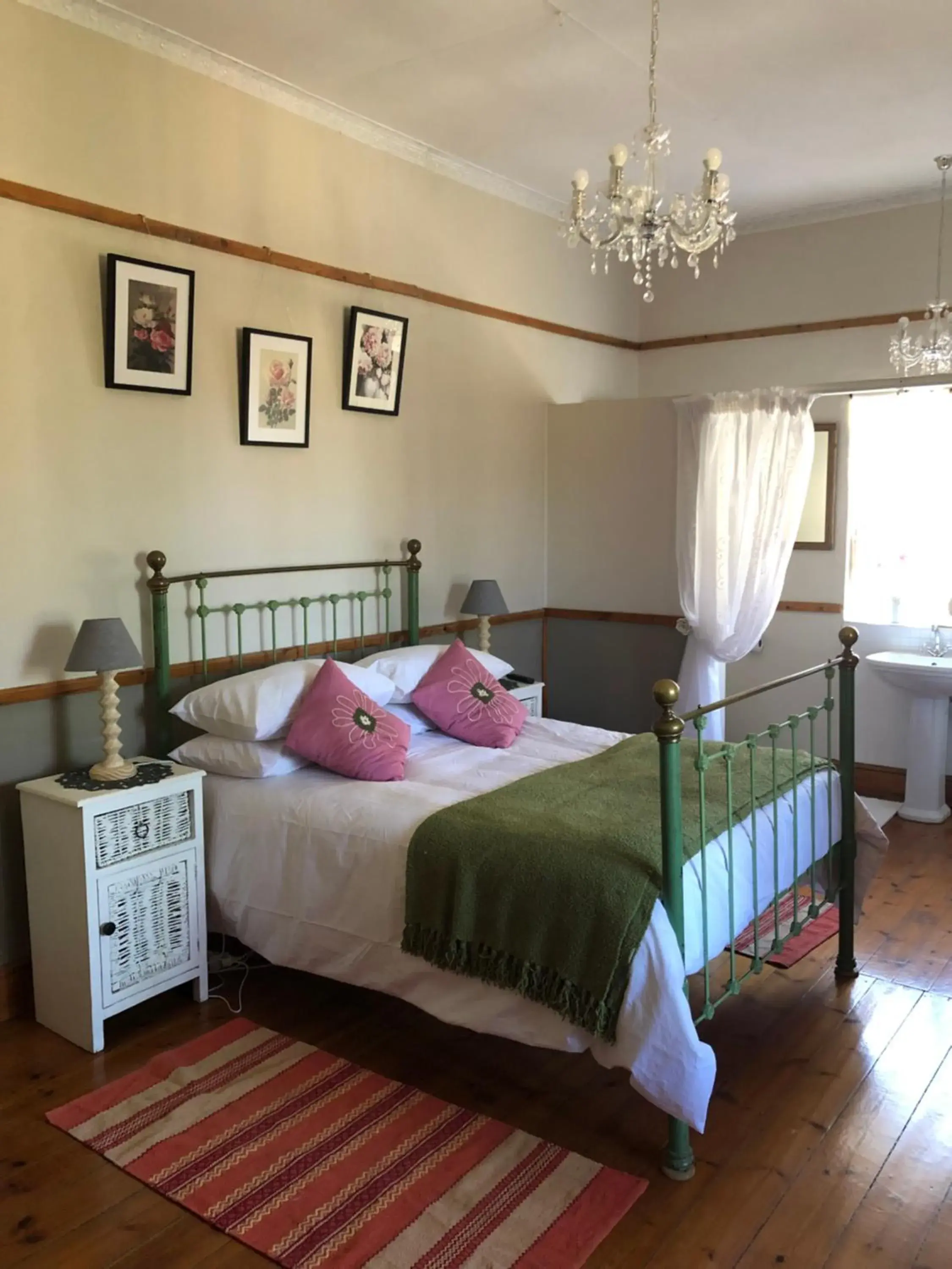Large Double Room - single occupancy in Apple and Rose Large Double Room - single occupancy in Apple and Rose