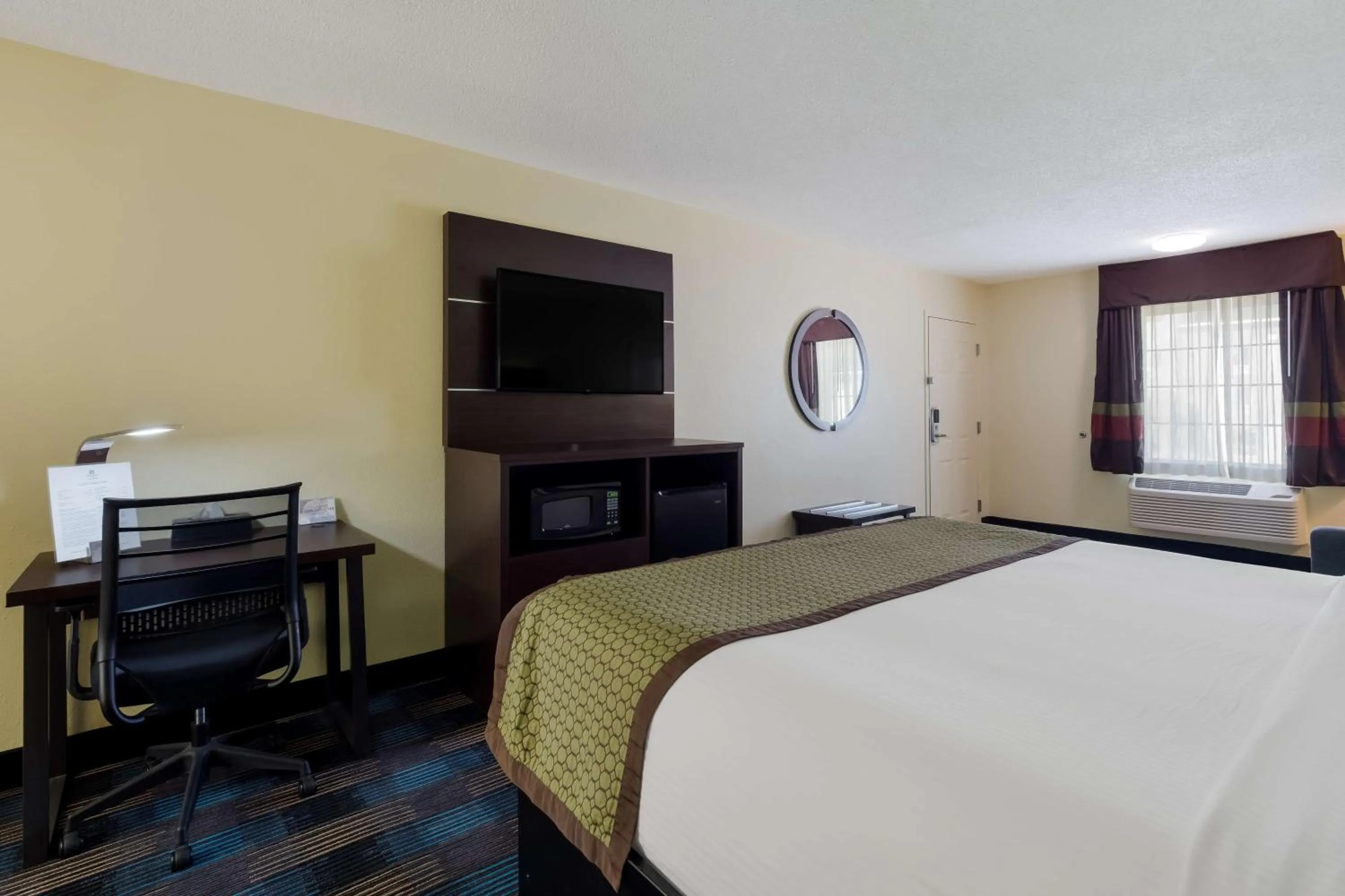 Bedroom, Bed in SureStay Hotel by Best Western Manning