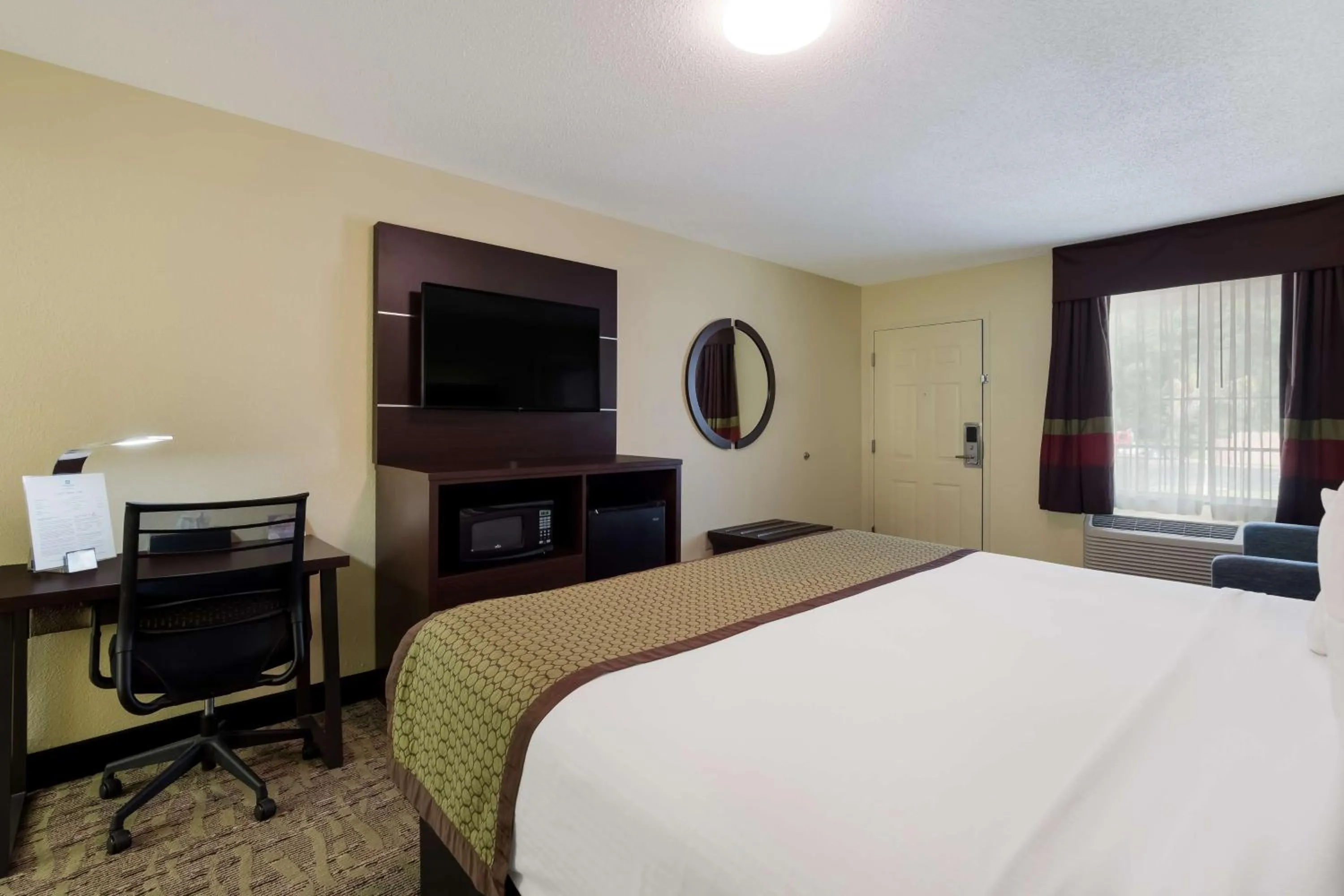 Bedroom, Bed in SureStay Hotel by Best Western Manning
