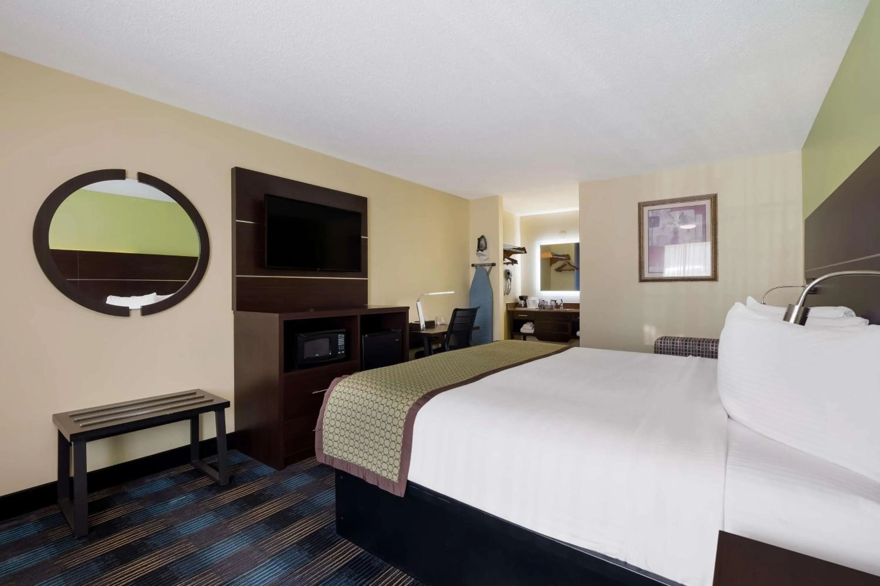 Bedroom, Bed in SureStay Hotel by Best Western Manning