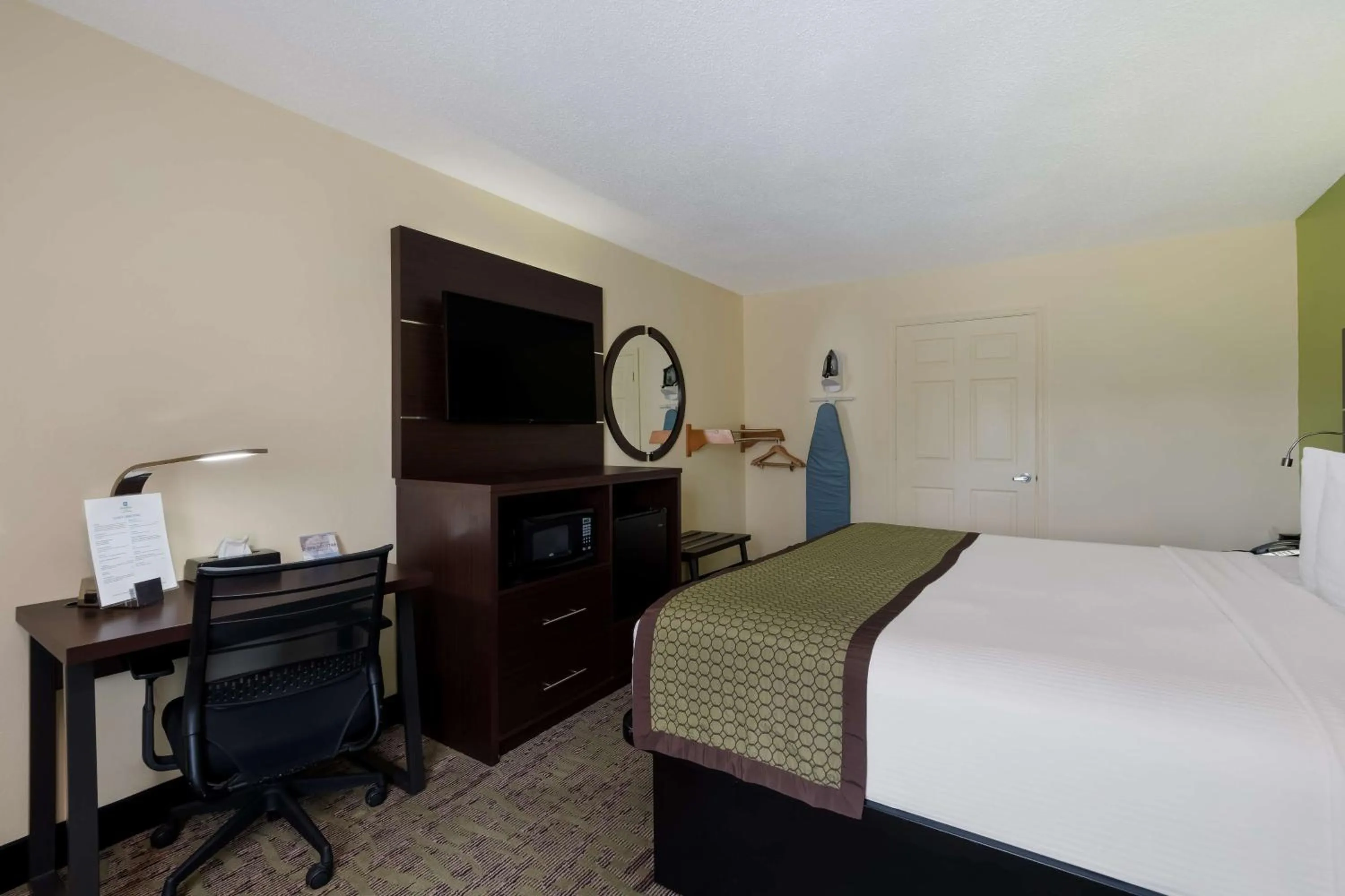 Bedroom, Bed in SureStay Hotel by Best Western Manning