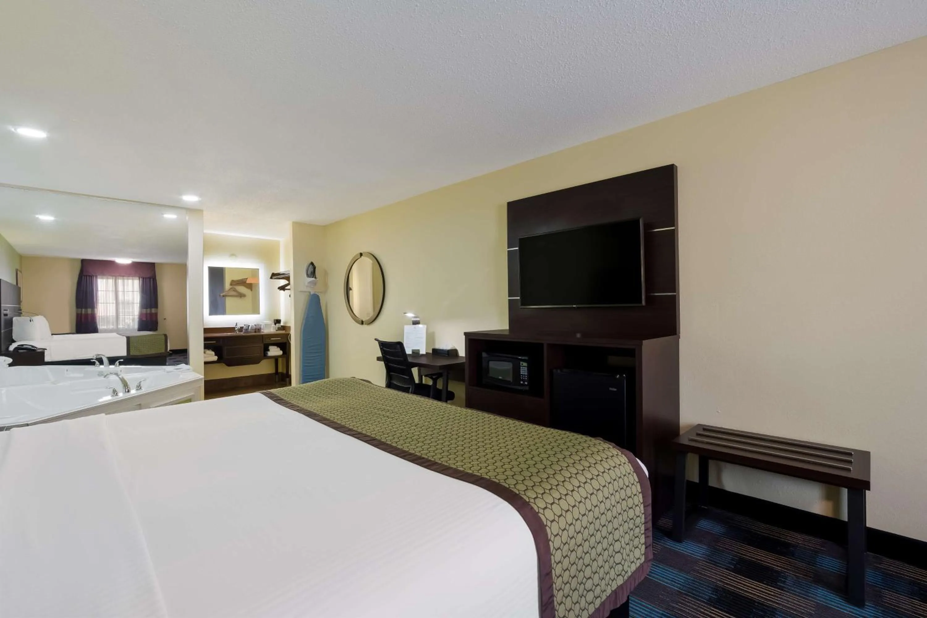 Bedroom, Bed in SureStay Hotel by Best Western Manning