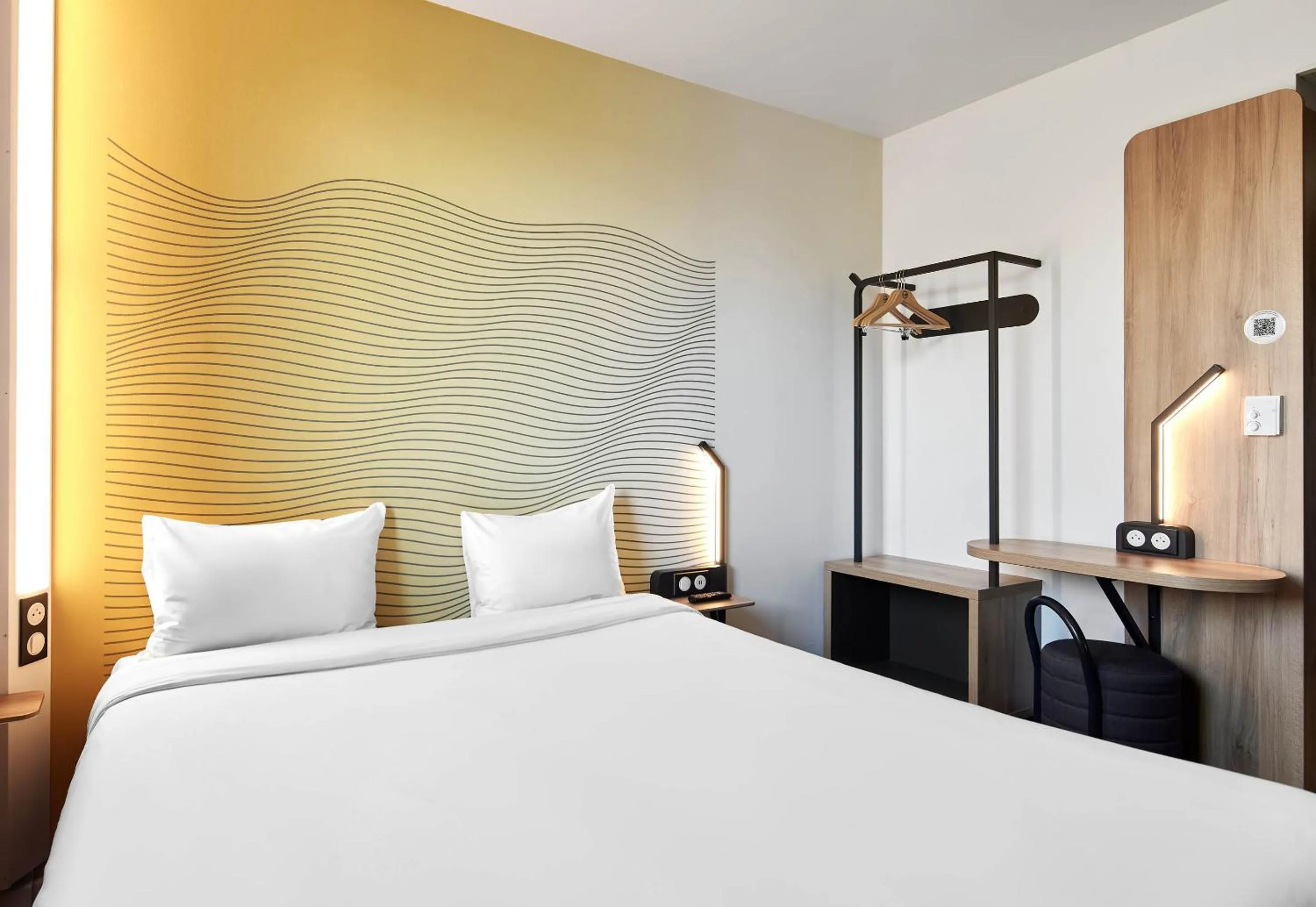 Bedroom, Bed in B&B HOTEL Igny Palaiseau