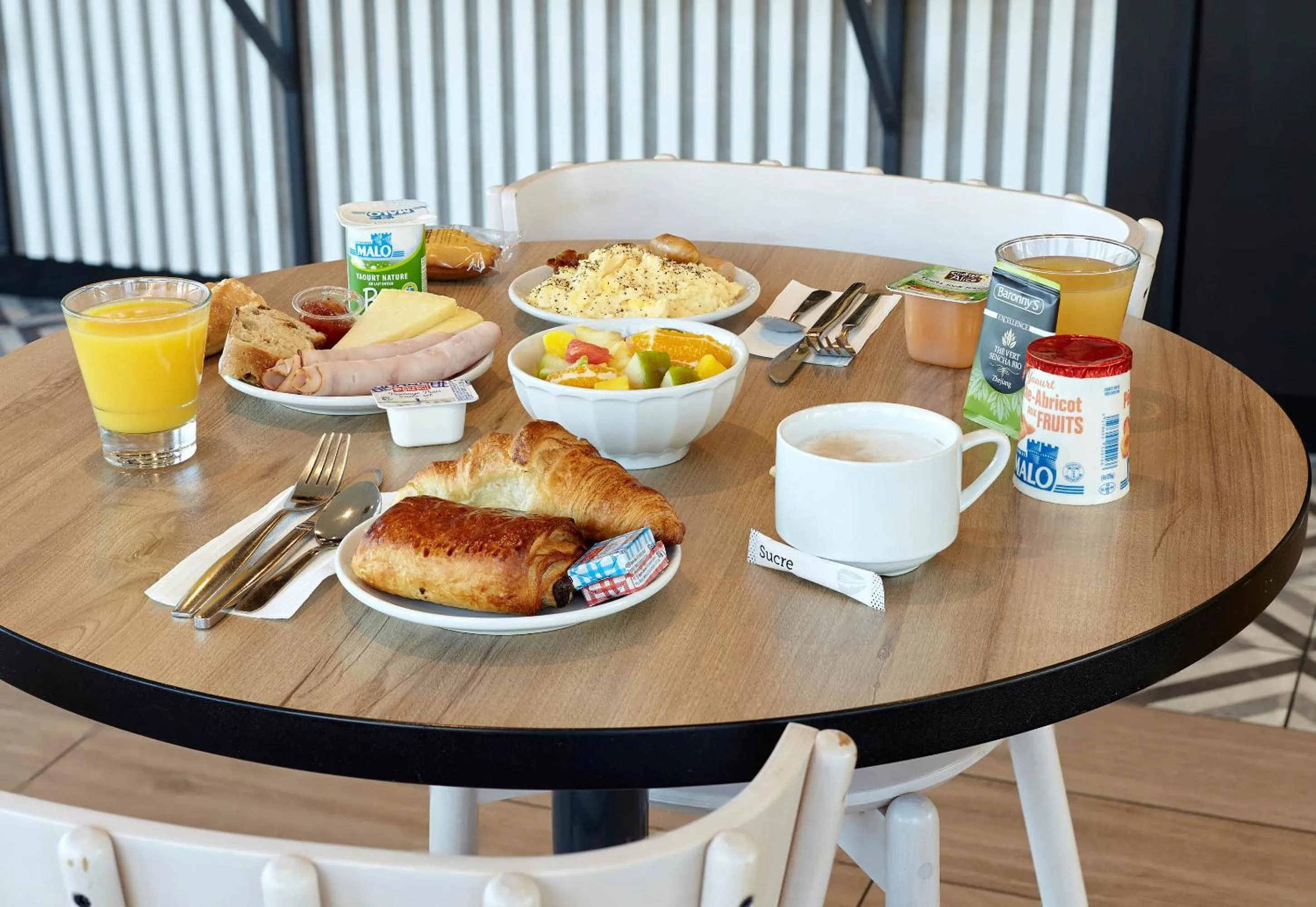 Breakfast in B&B HOTEL Igny Palaiseau